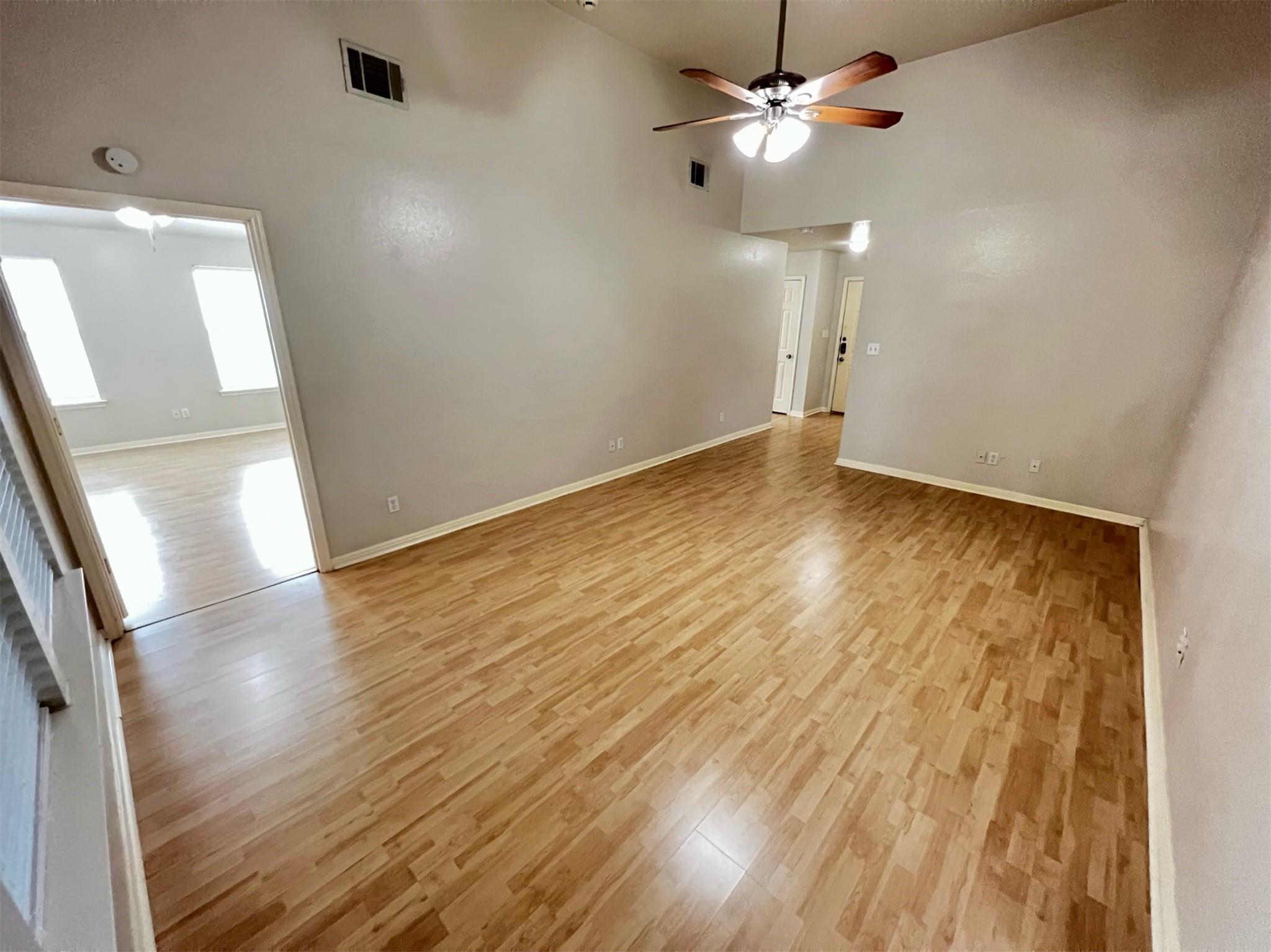 803 Sable Trail Ct Property Photo 3