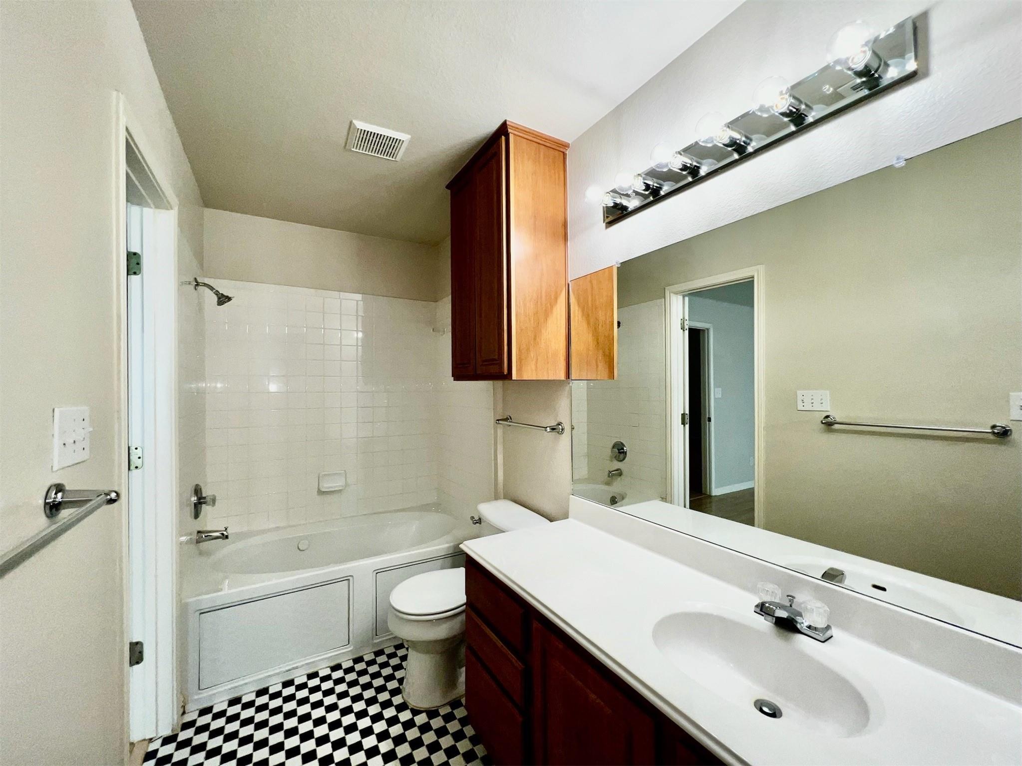 803 Sable Trail Ct Property Photo 8