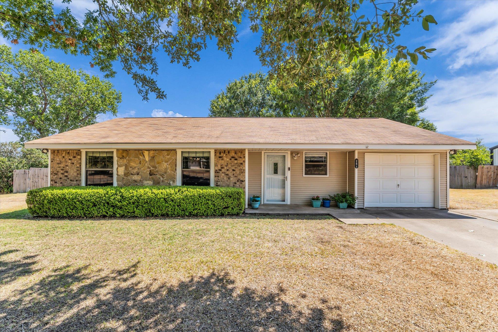 261 Oakview Cir