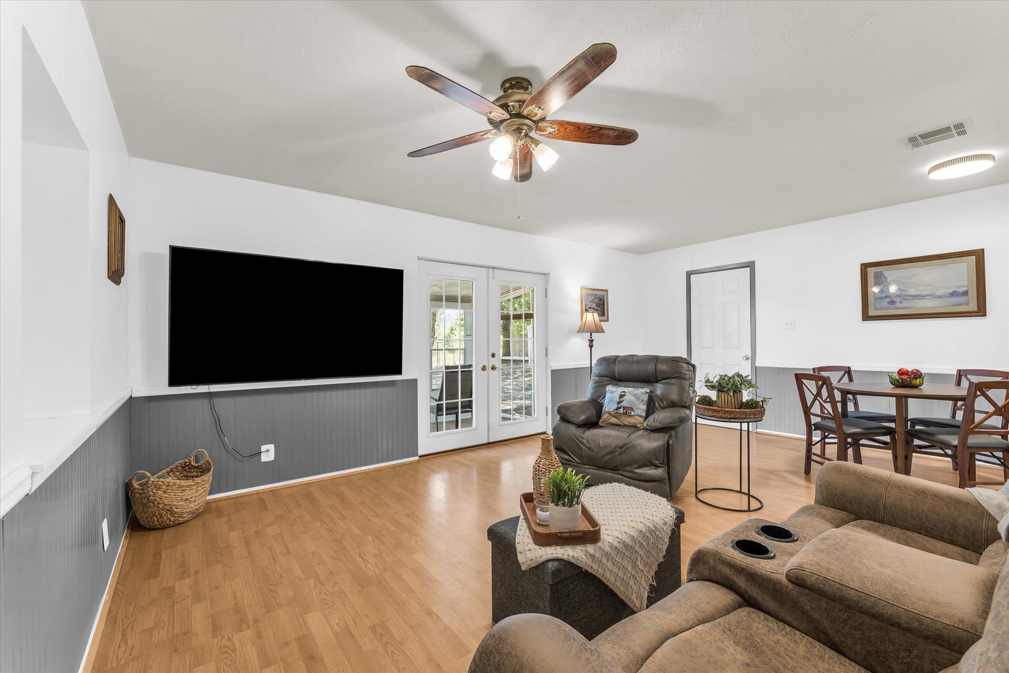 261 Oakview Cir Property Photo 3