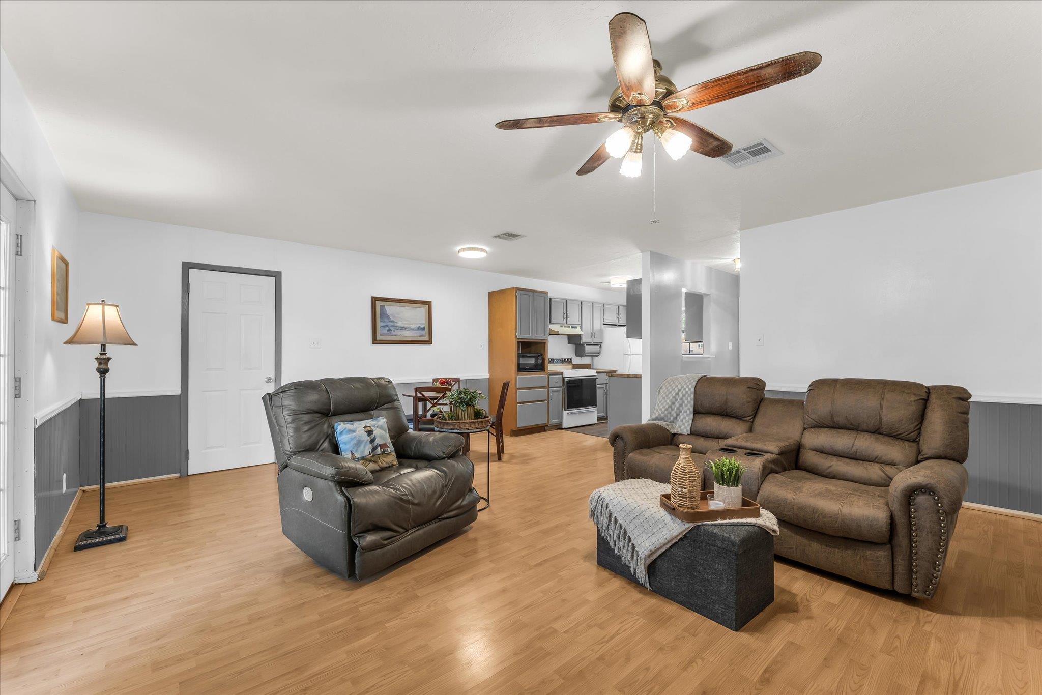 261 Oakview Cir Property Photo 4