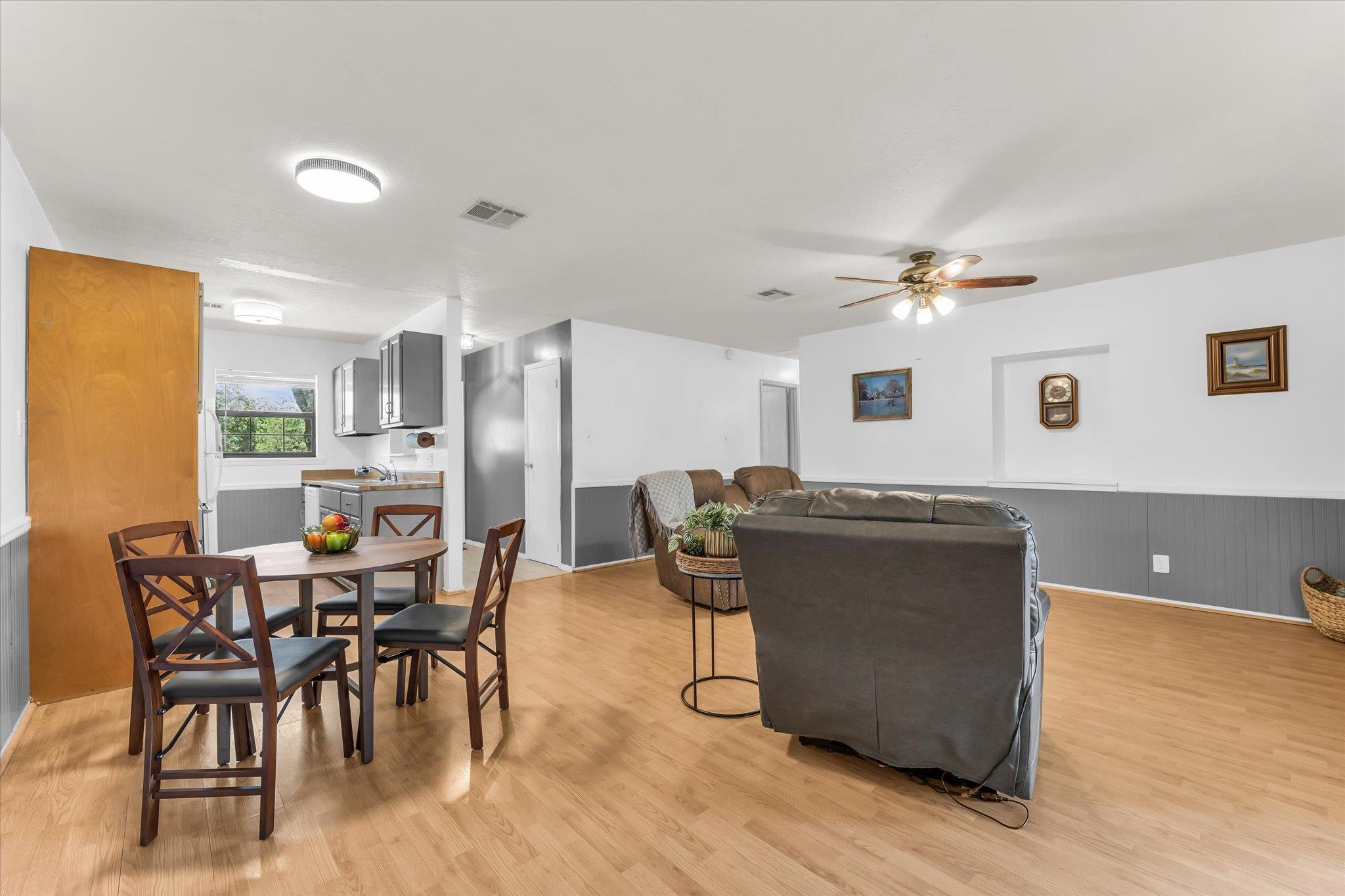 261 Oakview Cir Property Photo 6