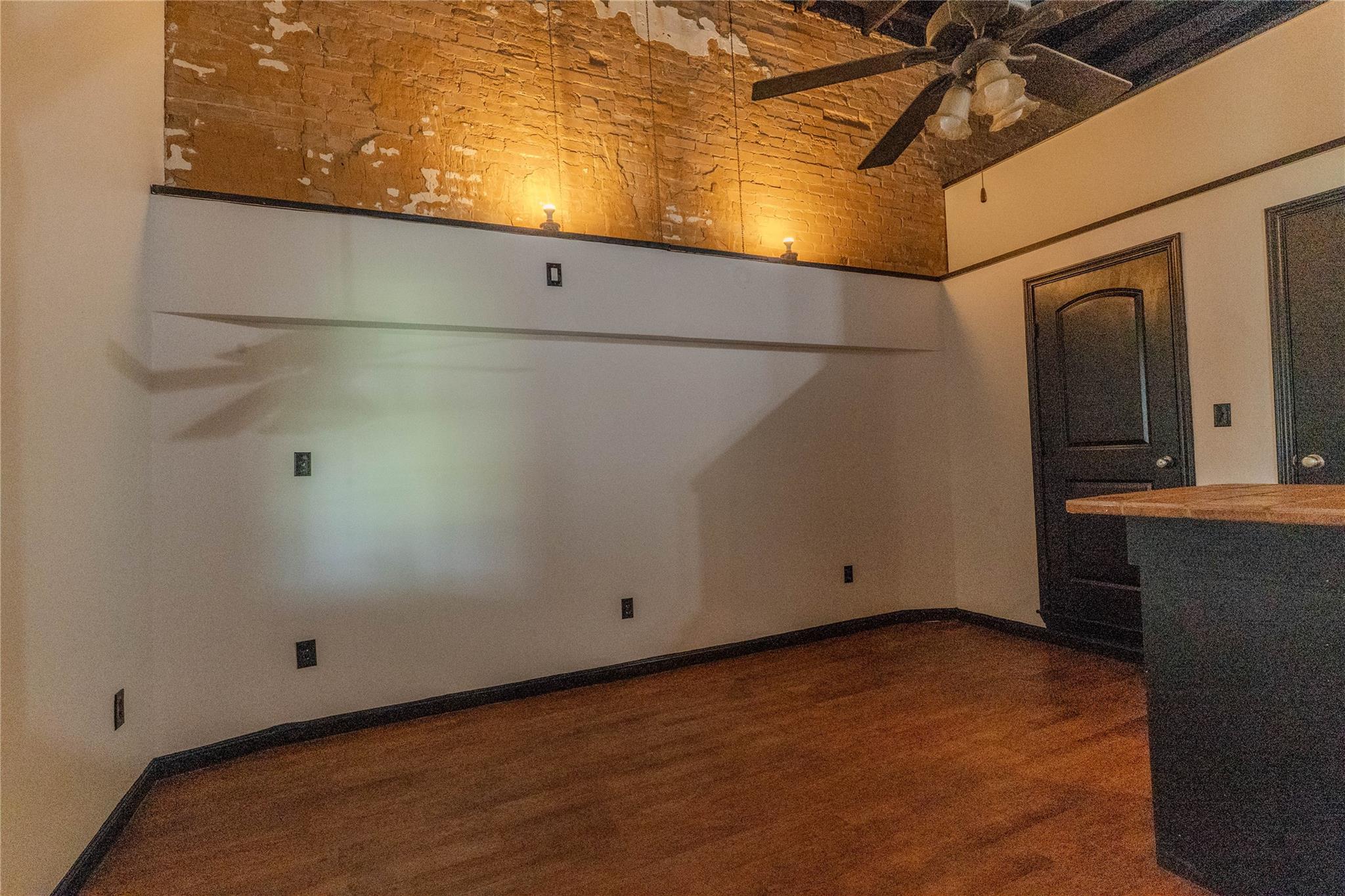 108 E Clark St Property Photo 2