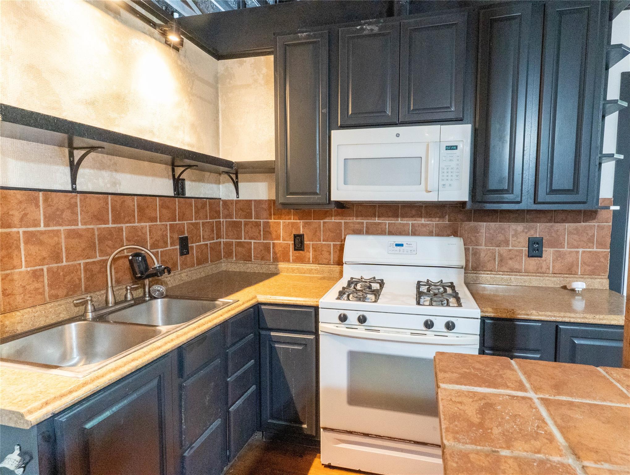 108 E Clark St Property Photo 8