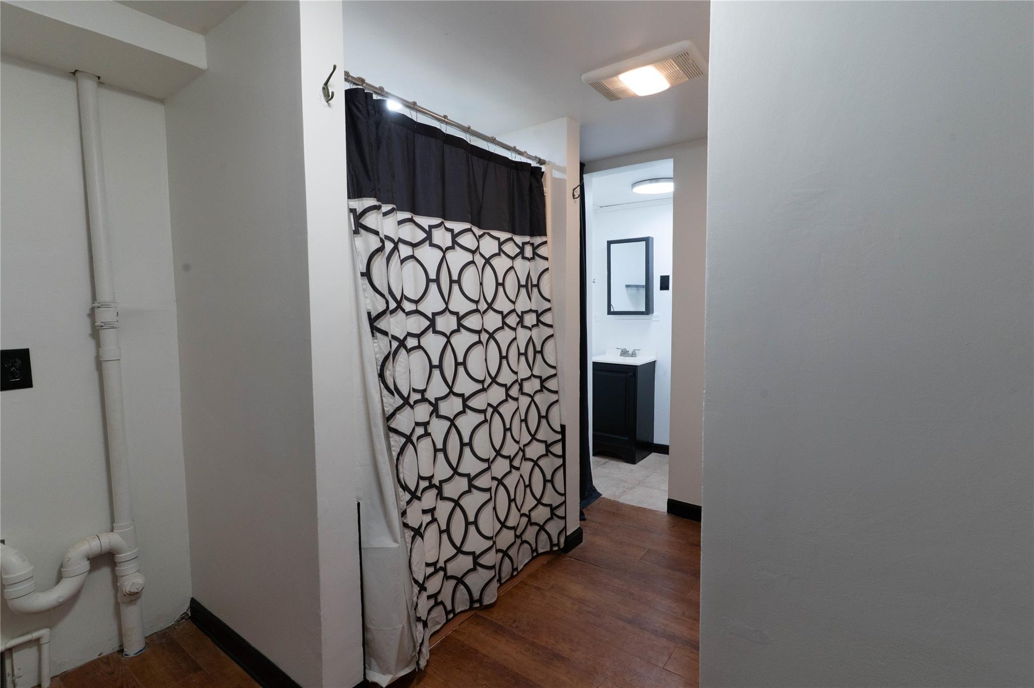 108 E Clark St Property Photo 10