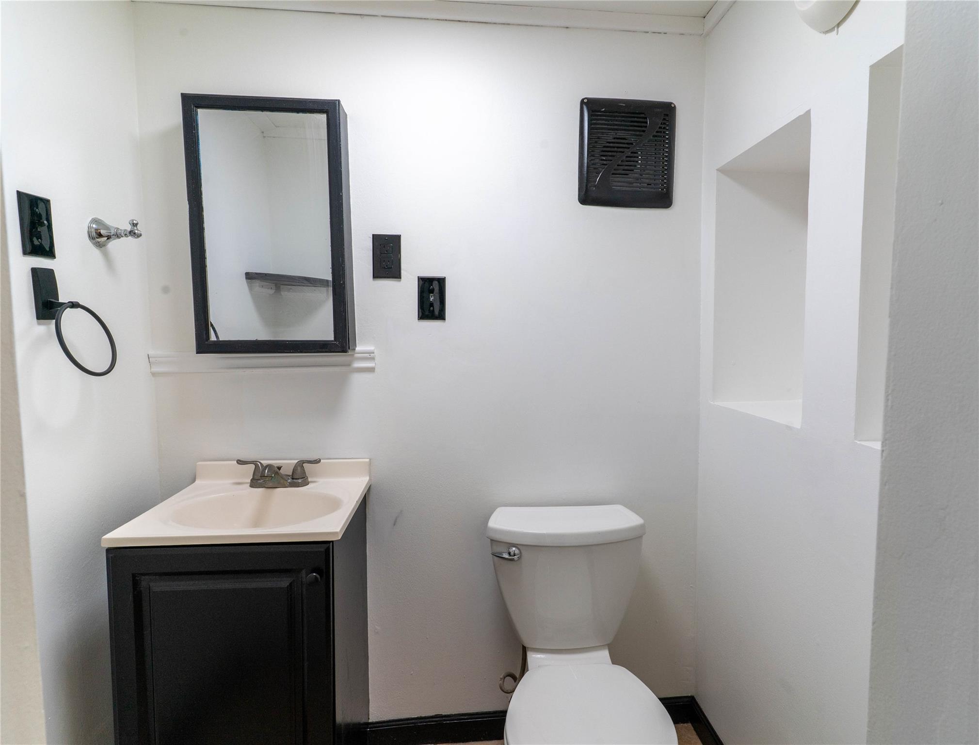 108 E Clark St Property Photo 11
