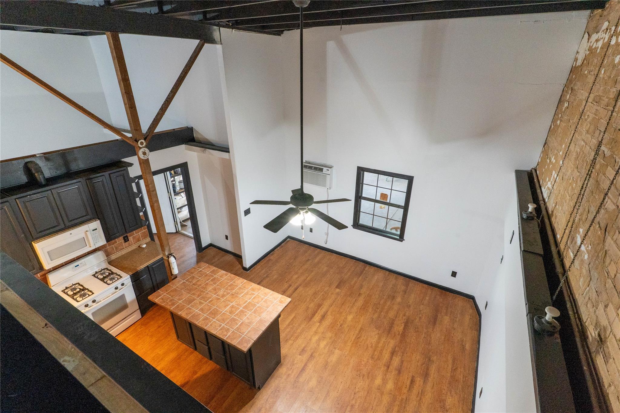 108 E Clark St Property Photo 21