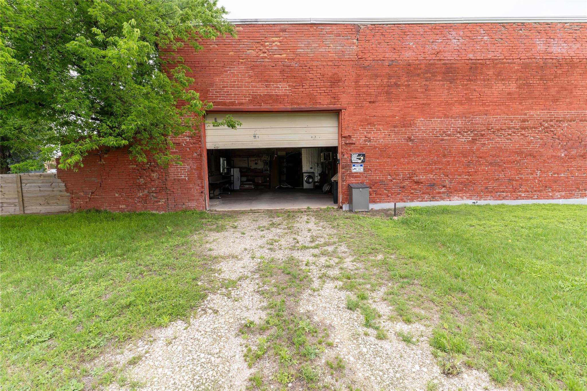 108 E Clark St Property Photo 24