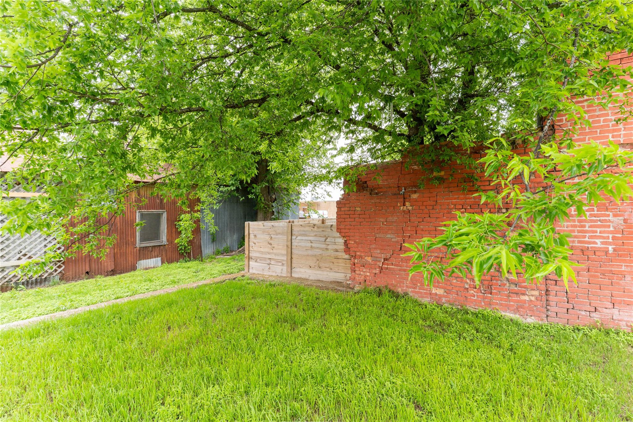 108 E Clark St Property Photo 25