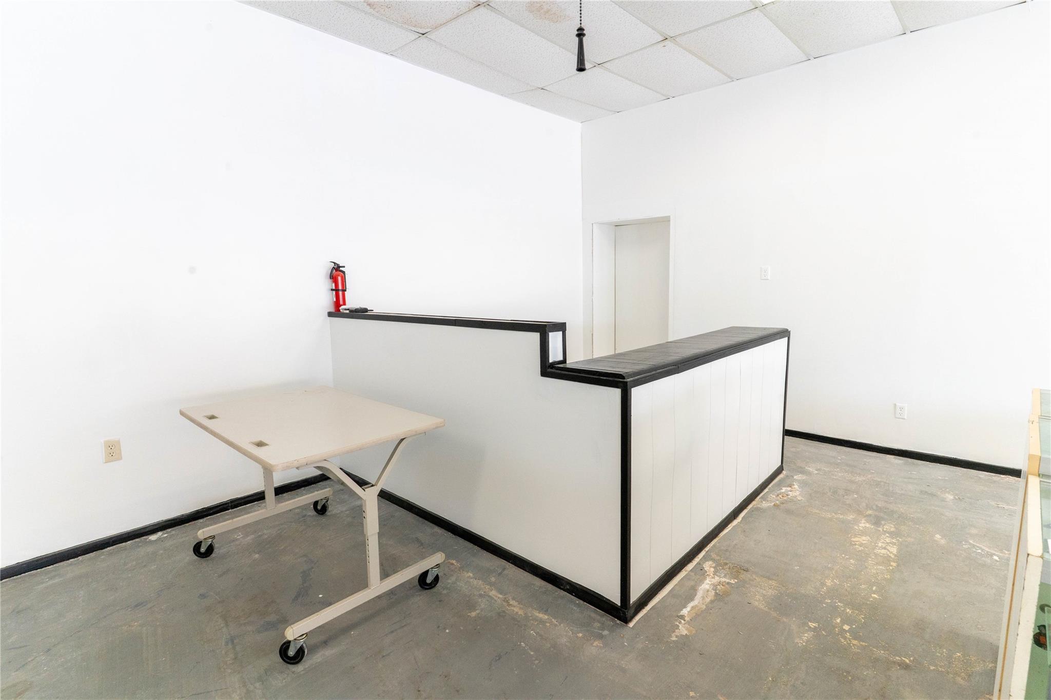108 E Clark St Property Photo 31