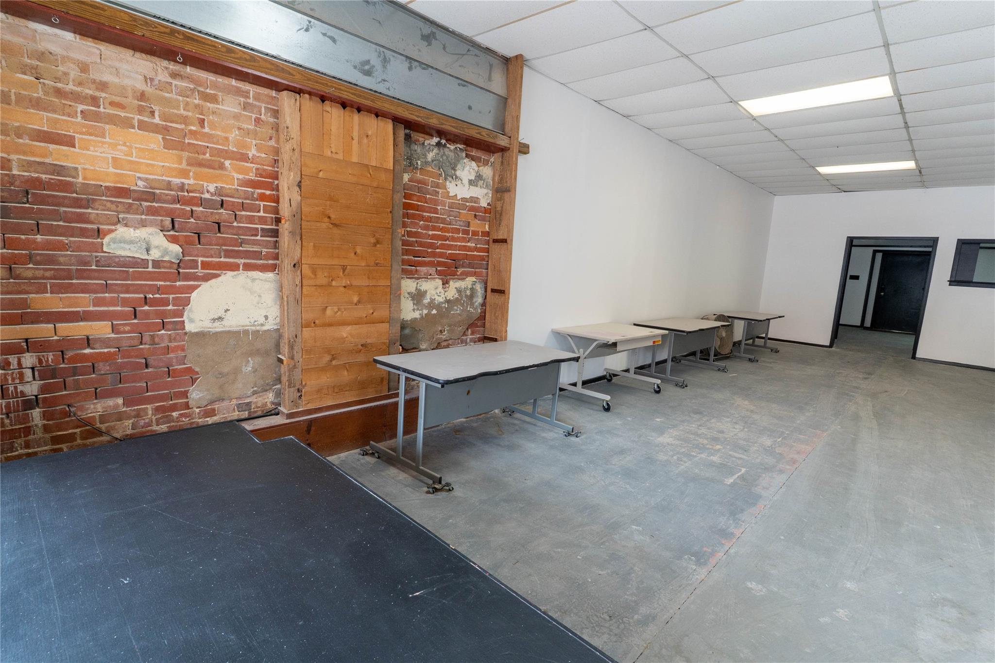 108 E Clark St Property Photo 32
