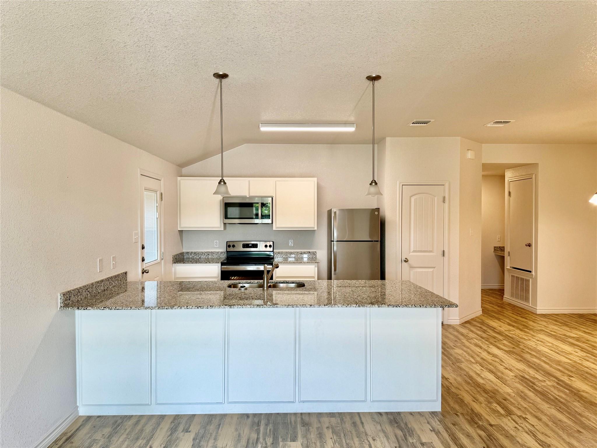 209 Dolphin Dr #b Property Photo 2