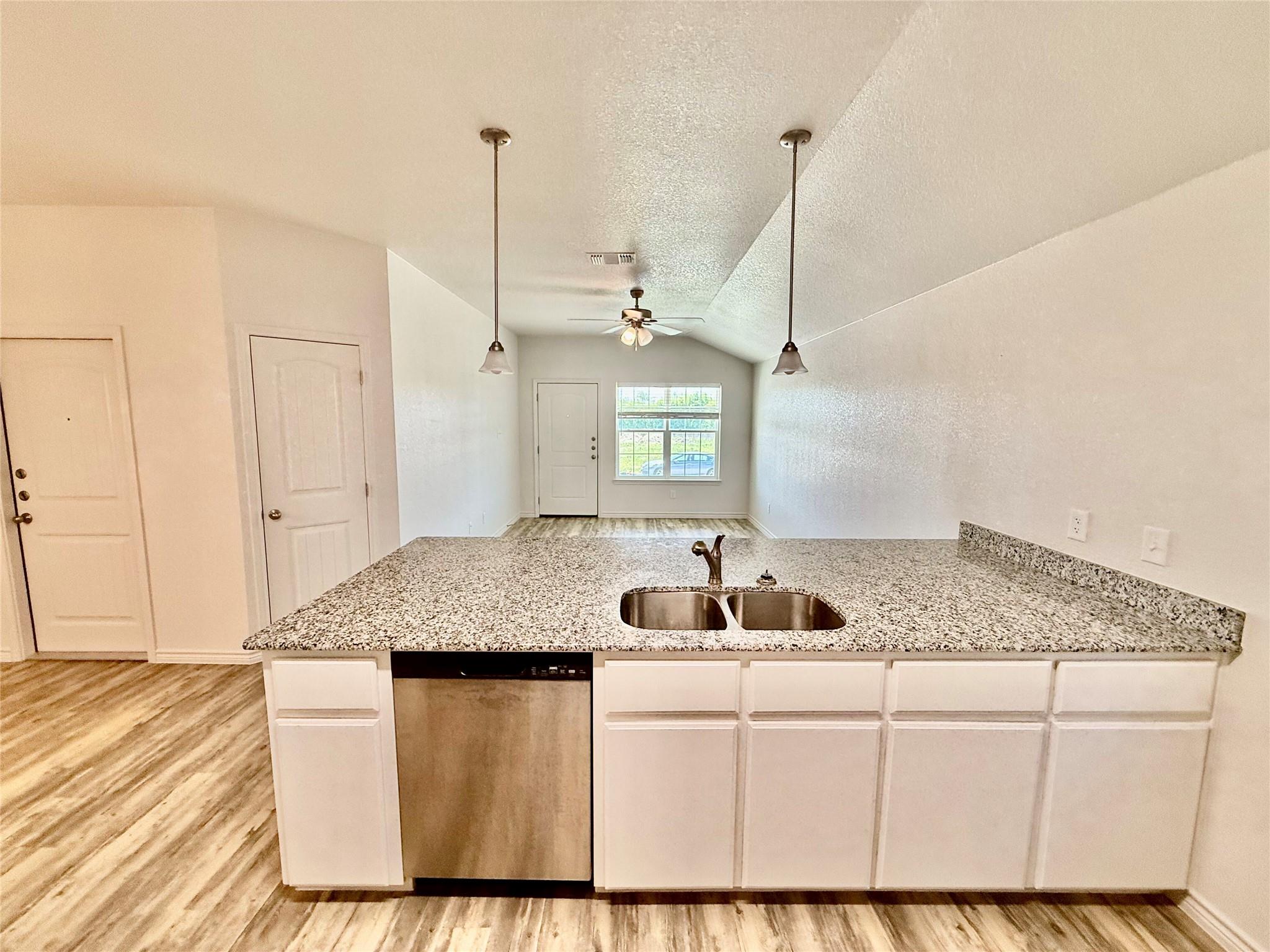 209 Dolphin Dr #b Property Photo 3