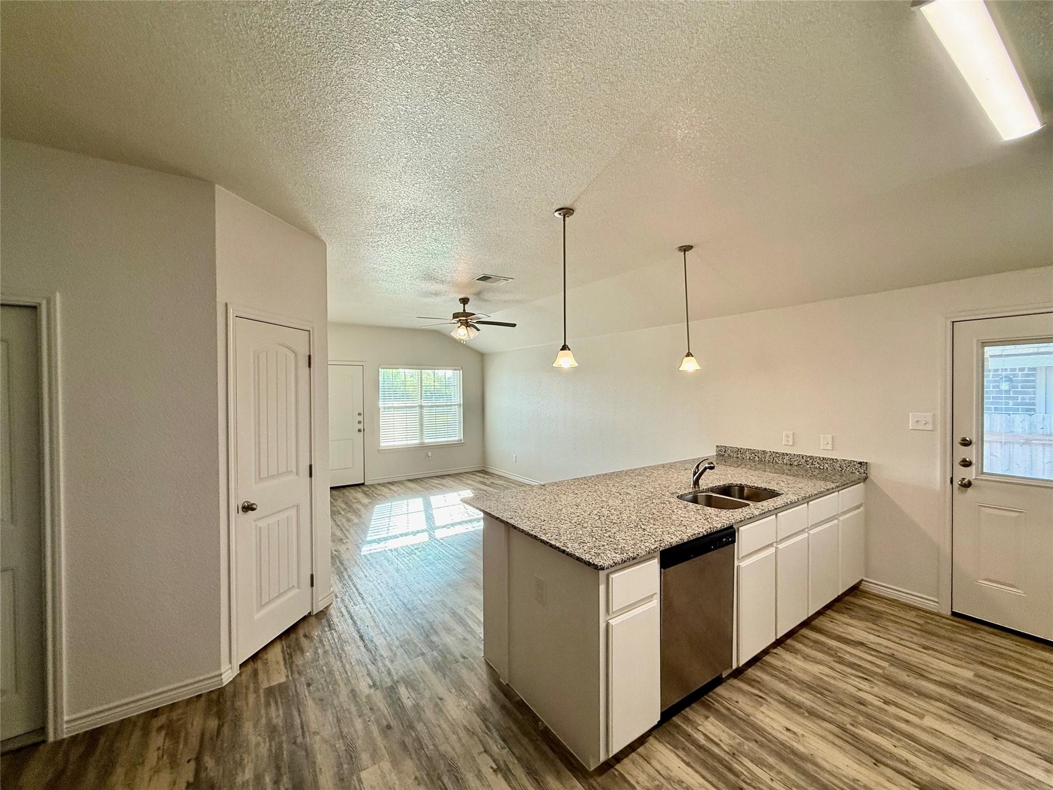 209 Dolphin Dr #b Property Photo 4