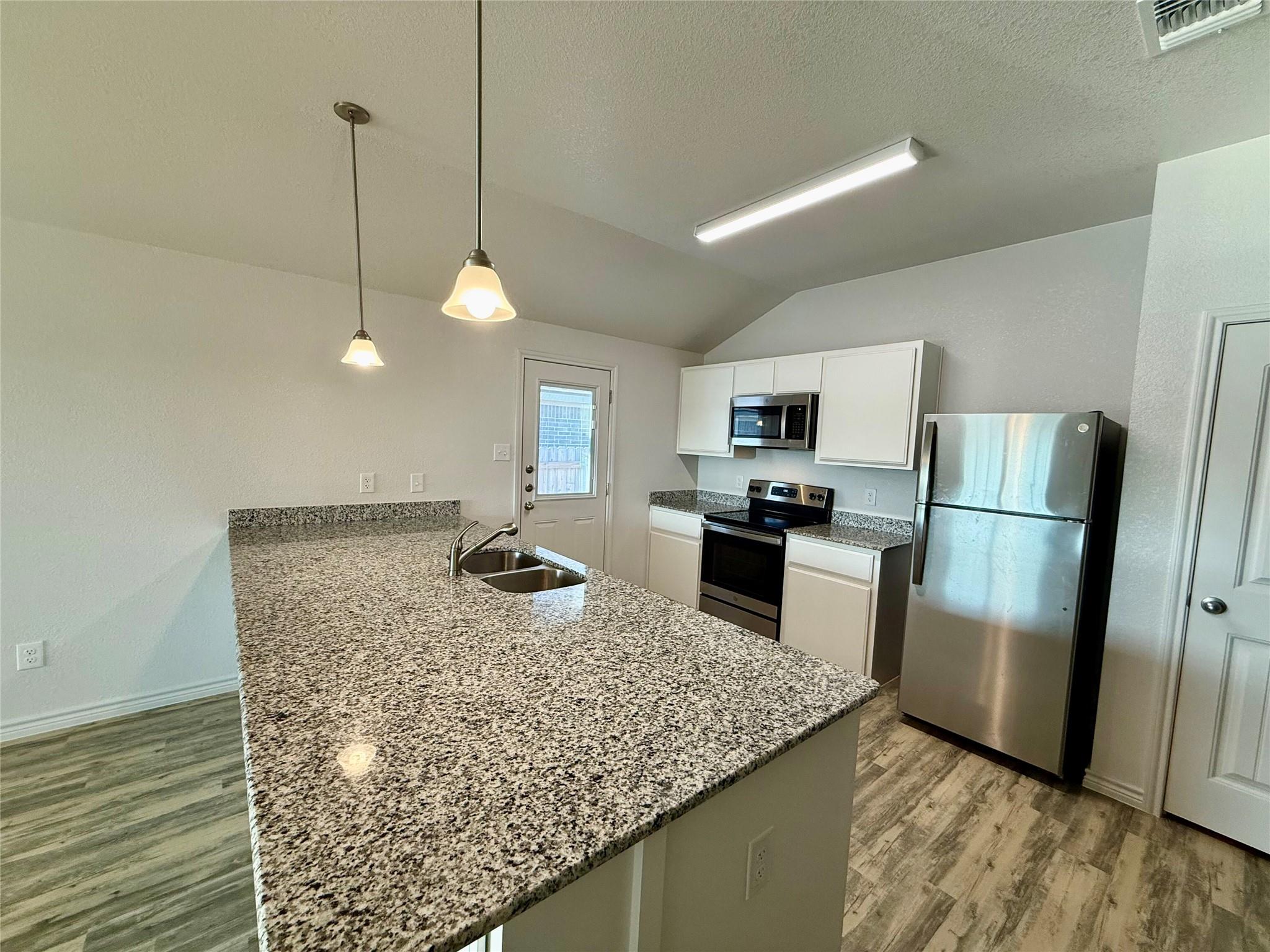 209 Dolphin Dr #b Property Photo 6