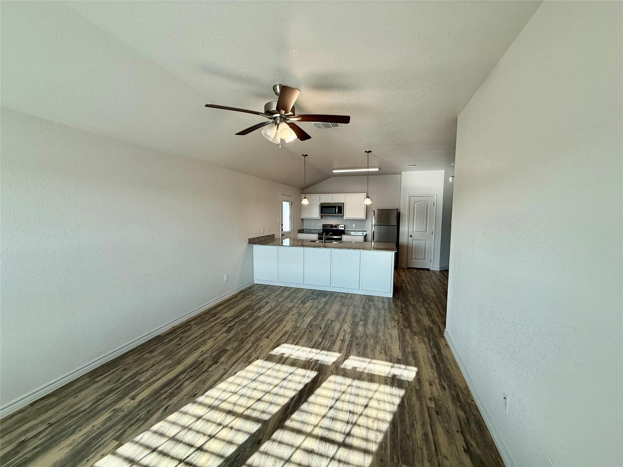 209 Dolphin Dr #b Property Photo 7