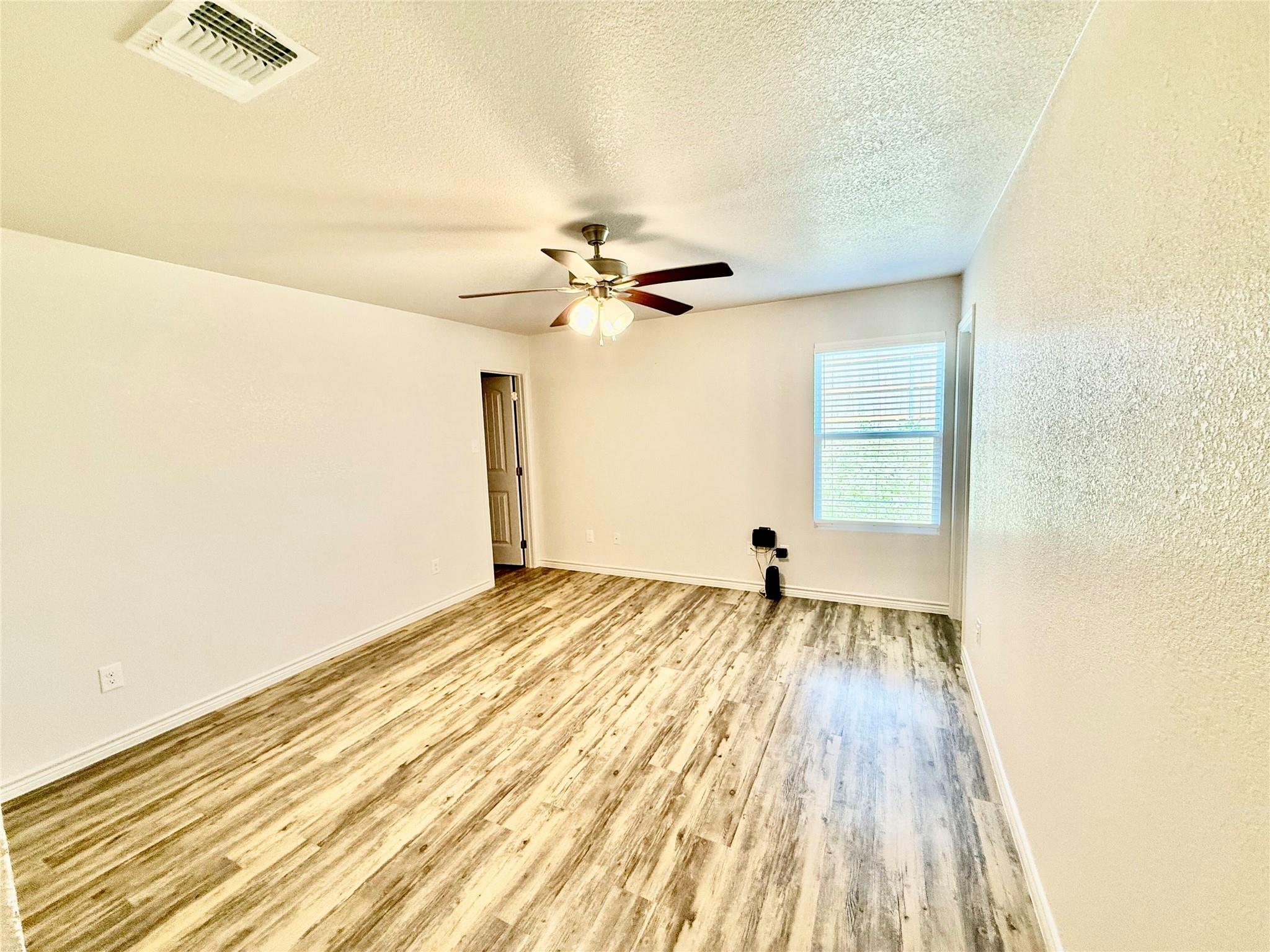 209 Dolphin Dr #b Property Photo 8