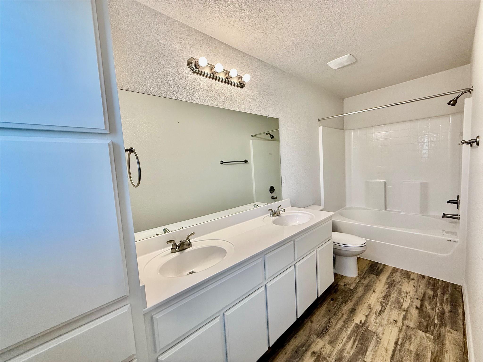 209 Dolphin Dr #b Property Photo 9