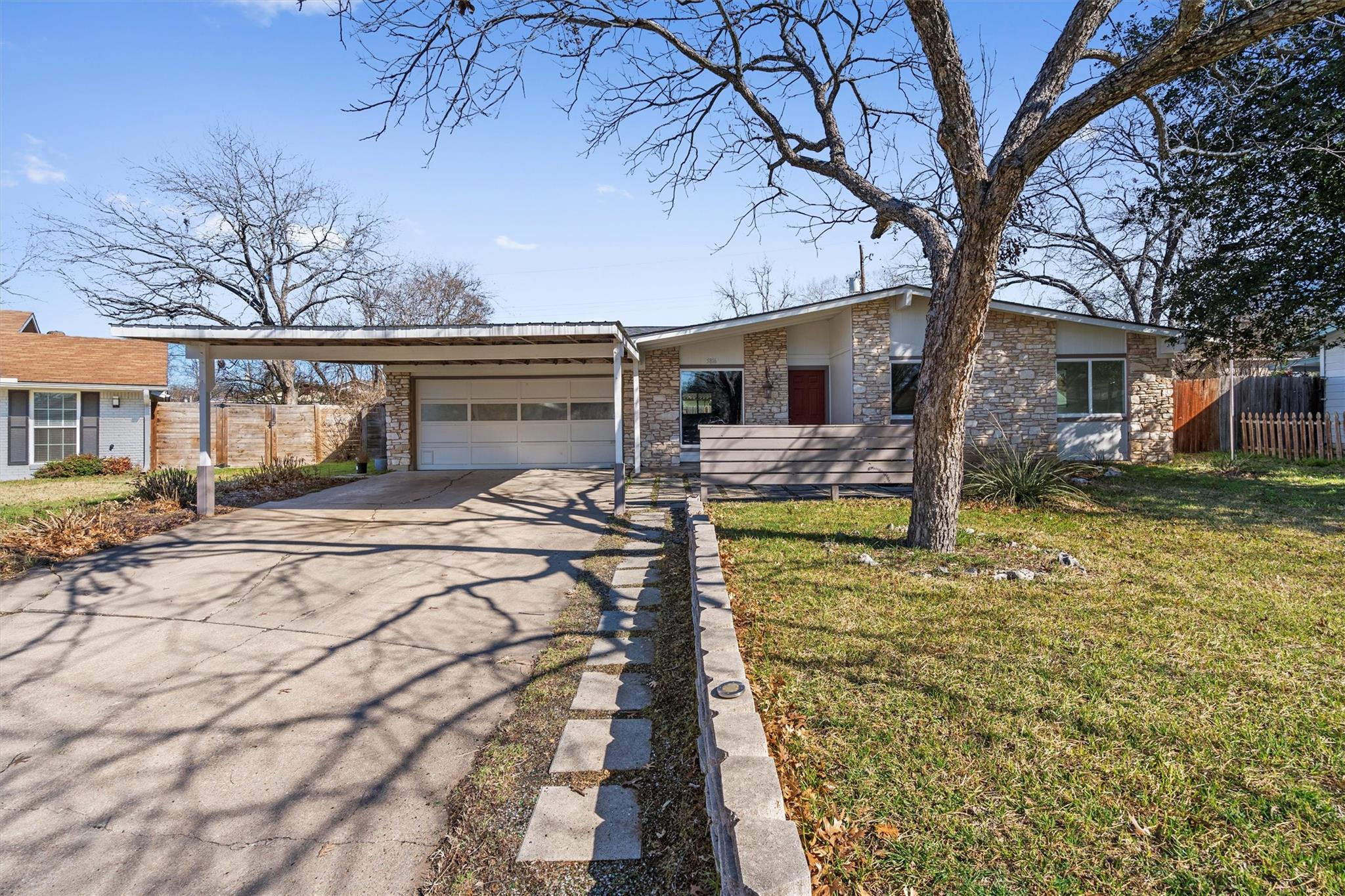 5816 Gloucester Ln Property Photo