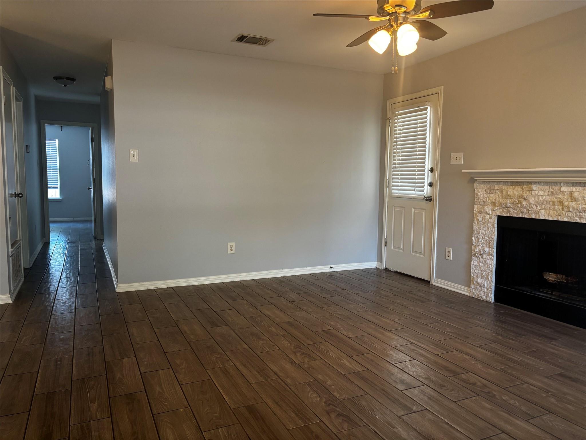 501 Texas Ave Property Photo 3
