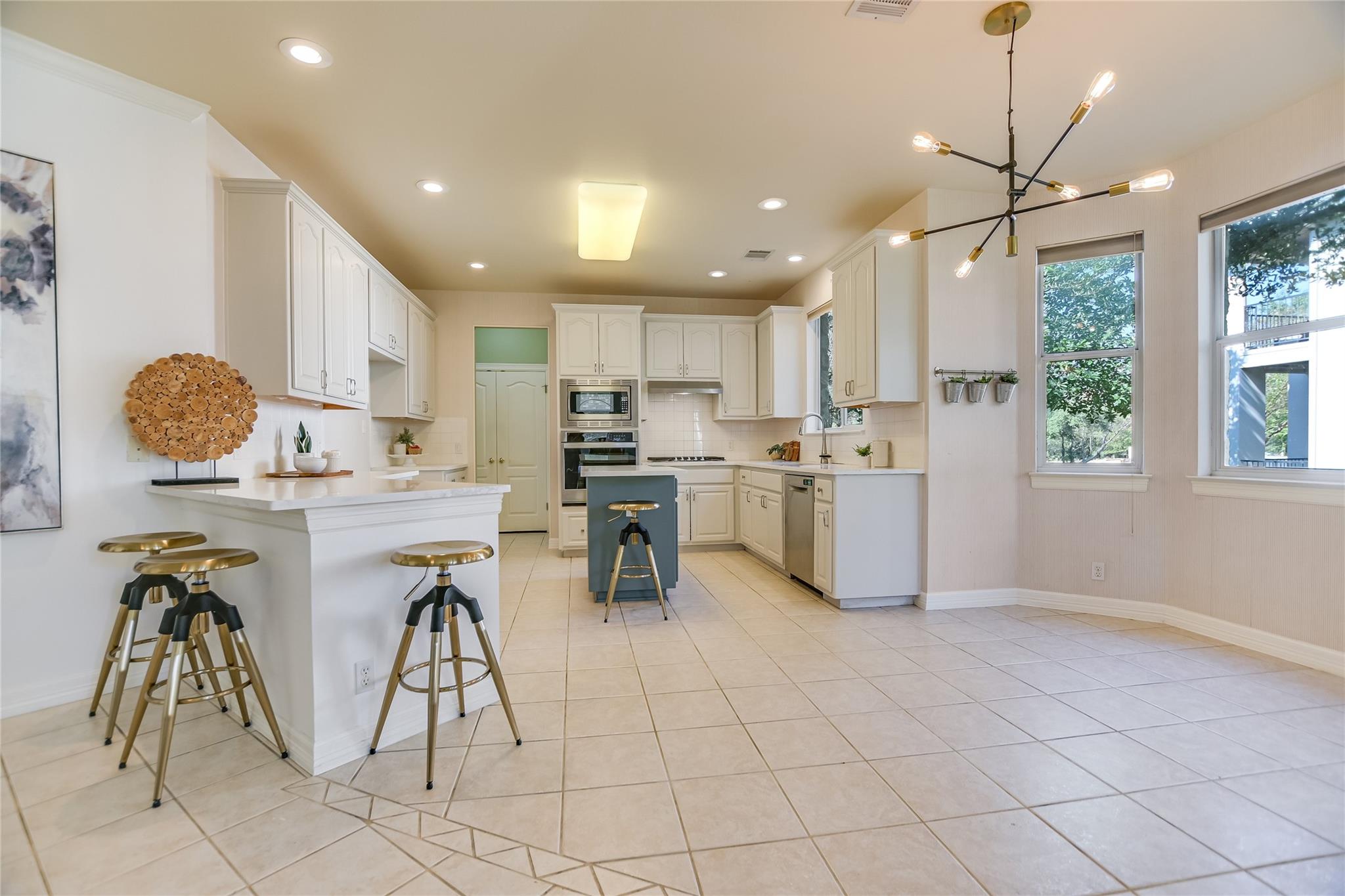4700 Interlachen Ln Property Photo 7
