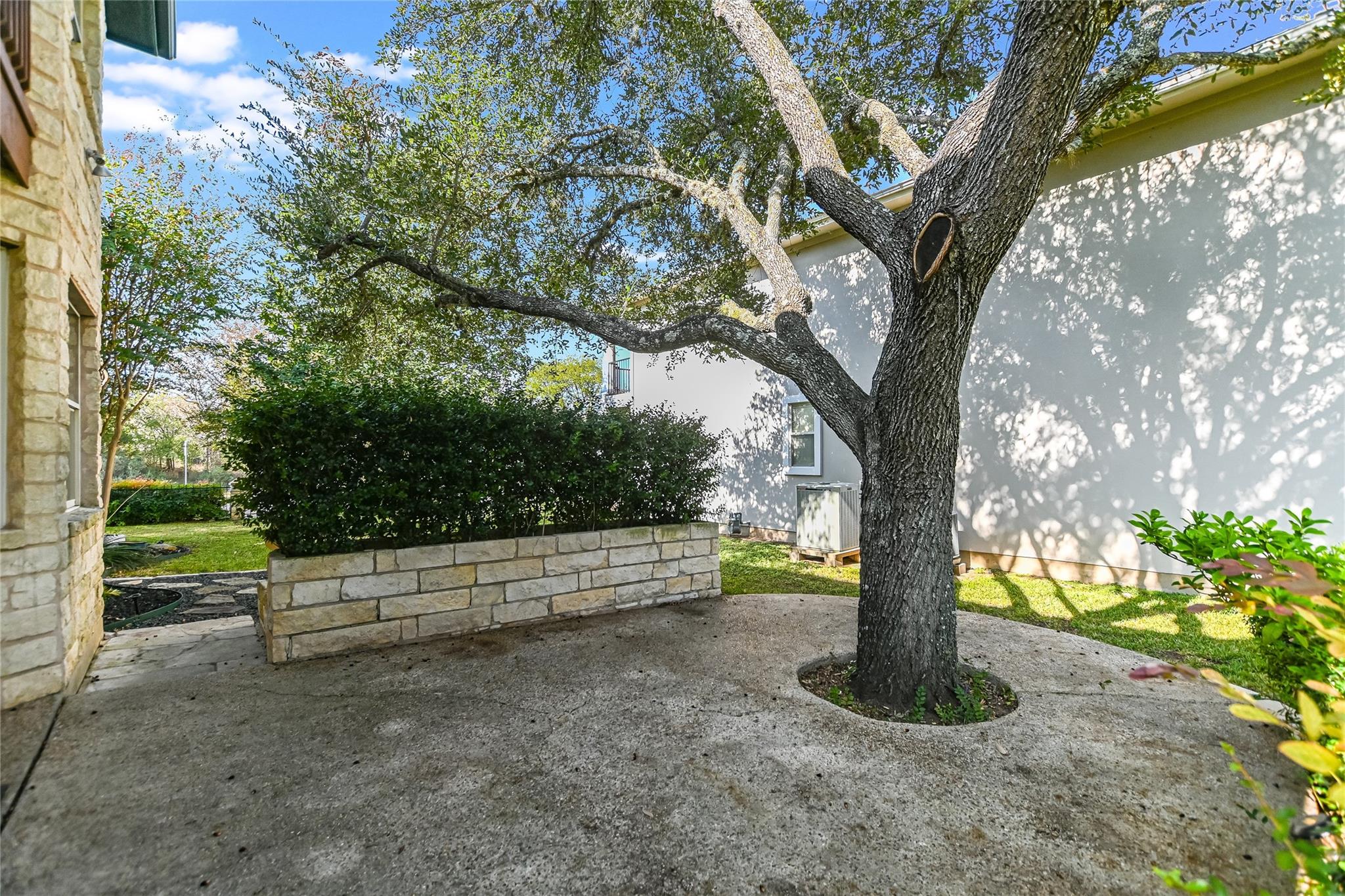 4700 Interlachen Ln Property Photo 15