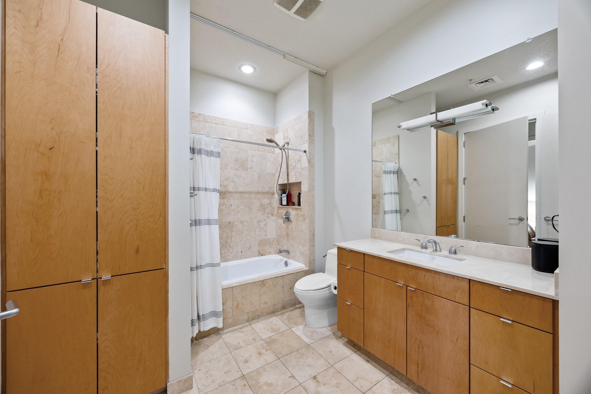 555 E 5th St #521 Property Photo 22