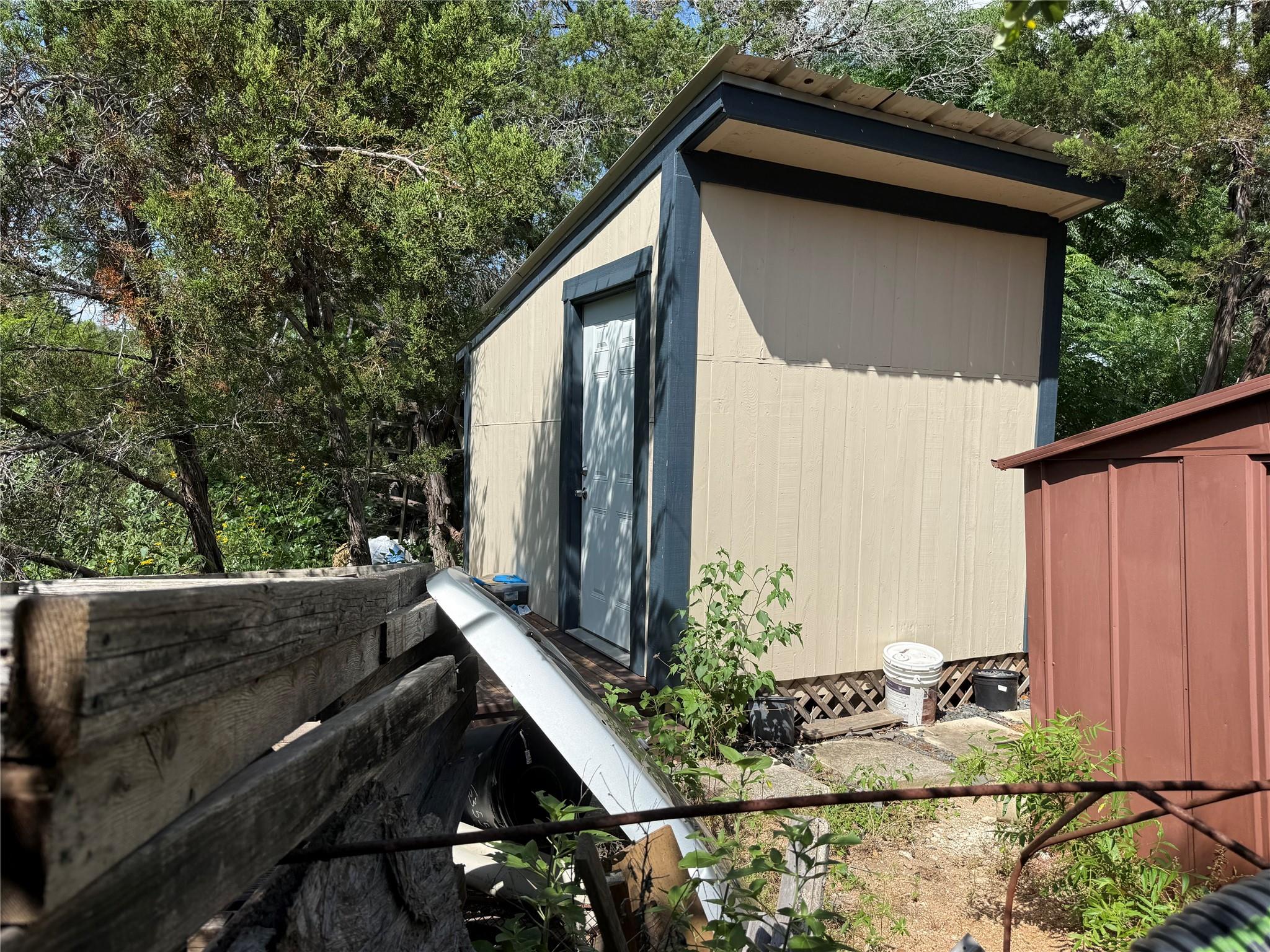 18402 Roundrock Rd Property Photo 8
