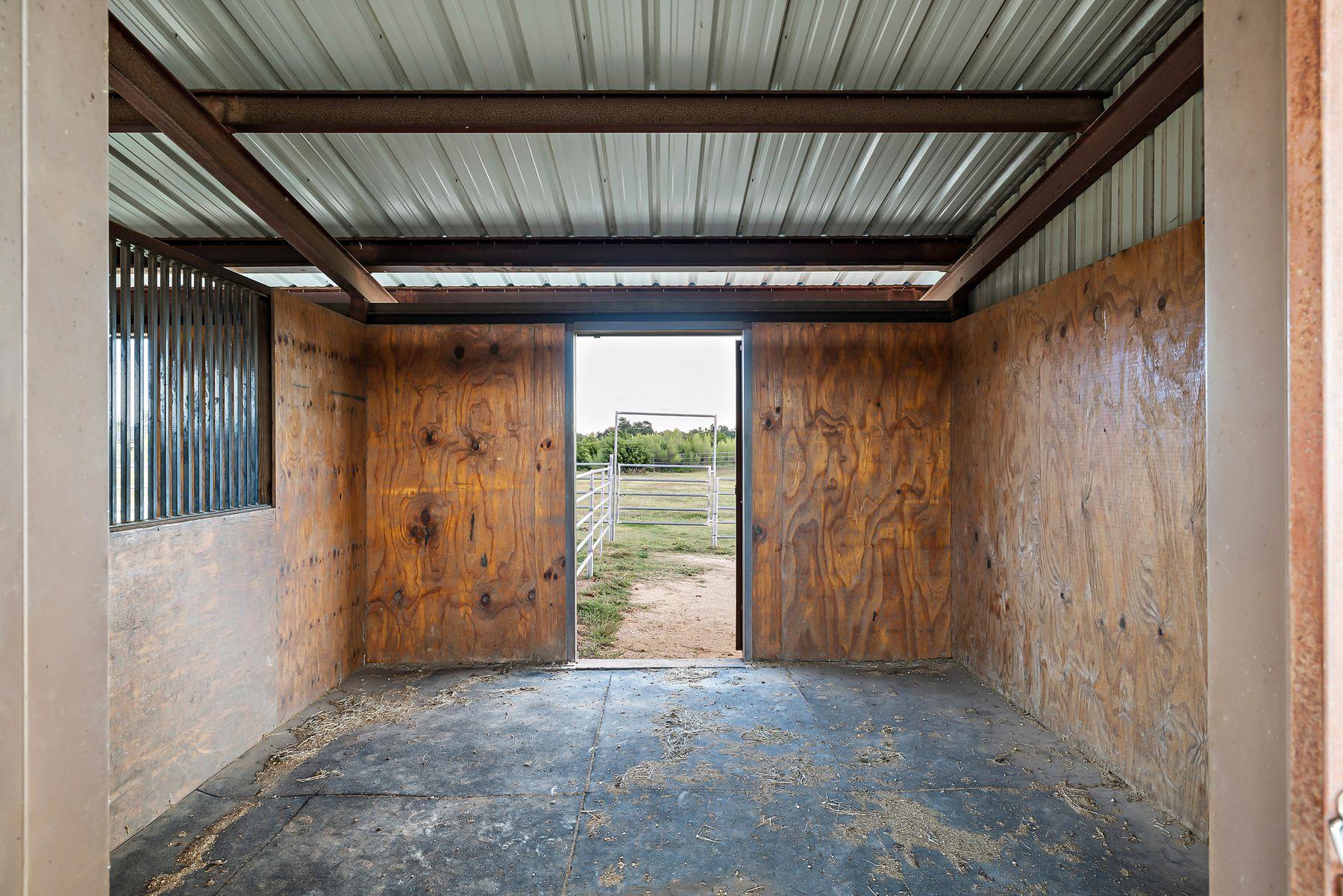 366 Whirlaway Property Photo 35