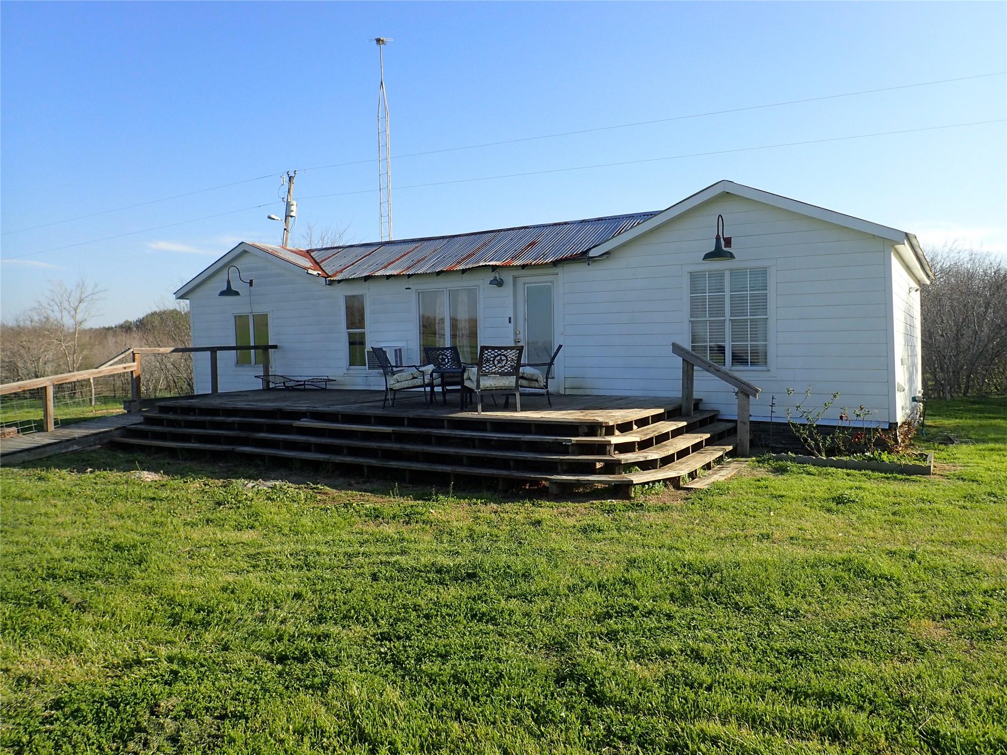 471 Fm 1296 Property Photo 3