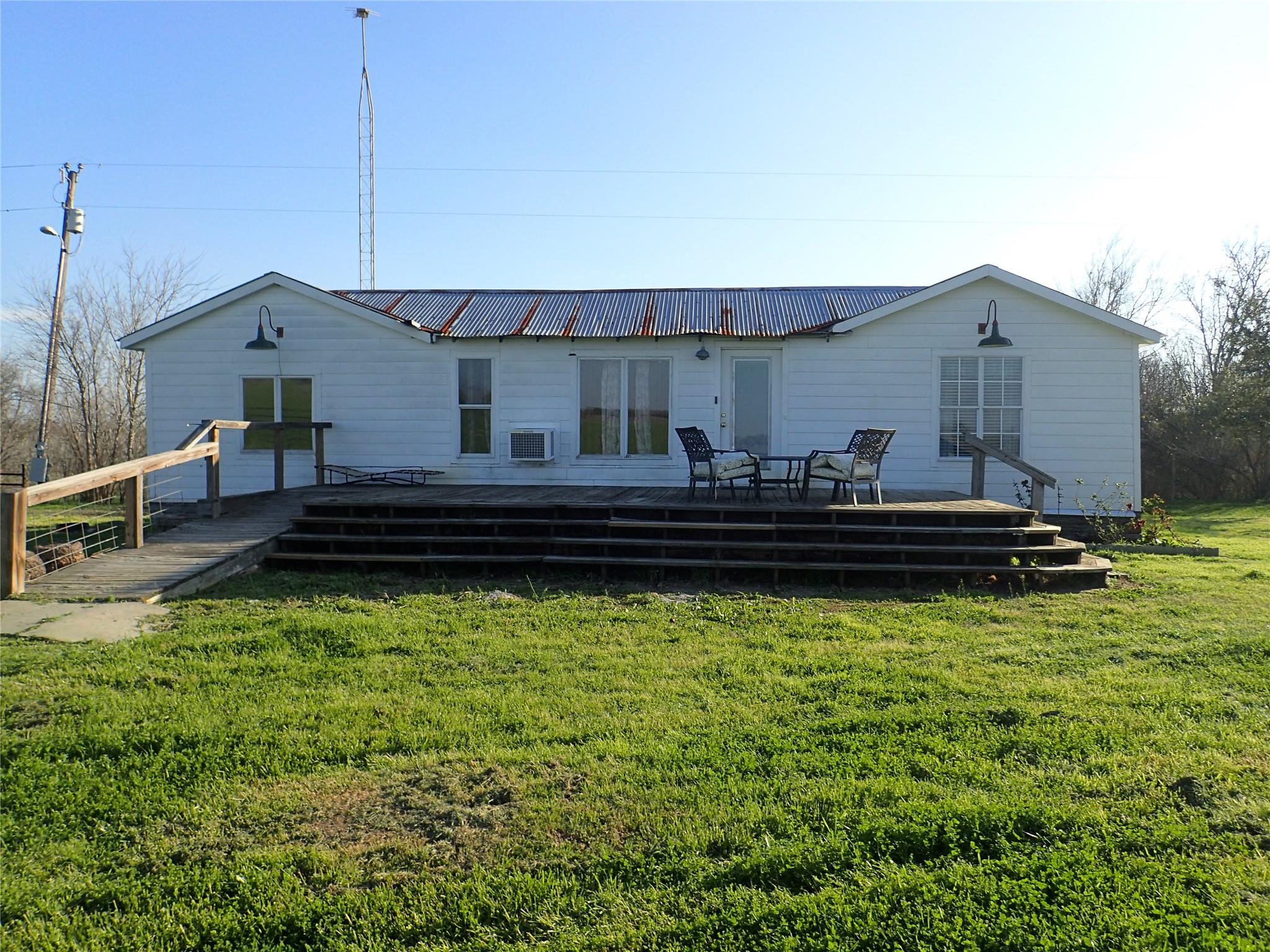 471 Fm 1296 Property Photo 4