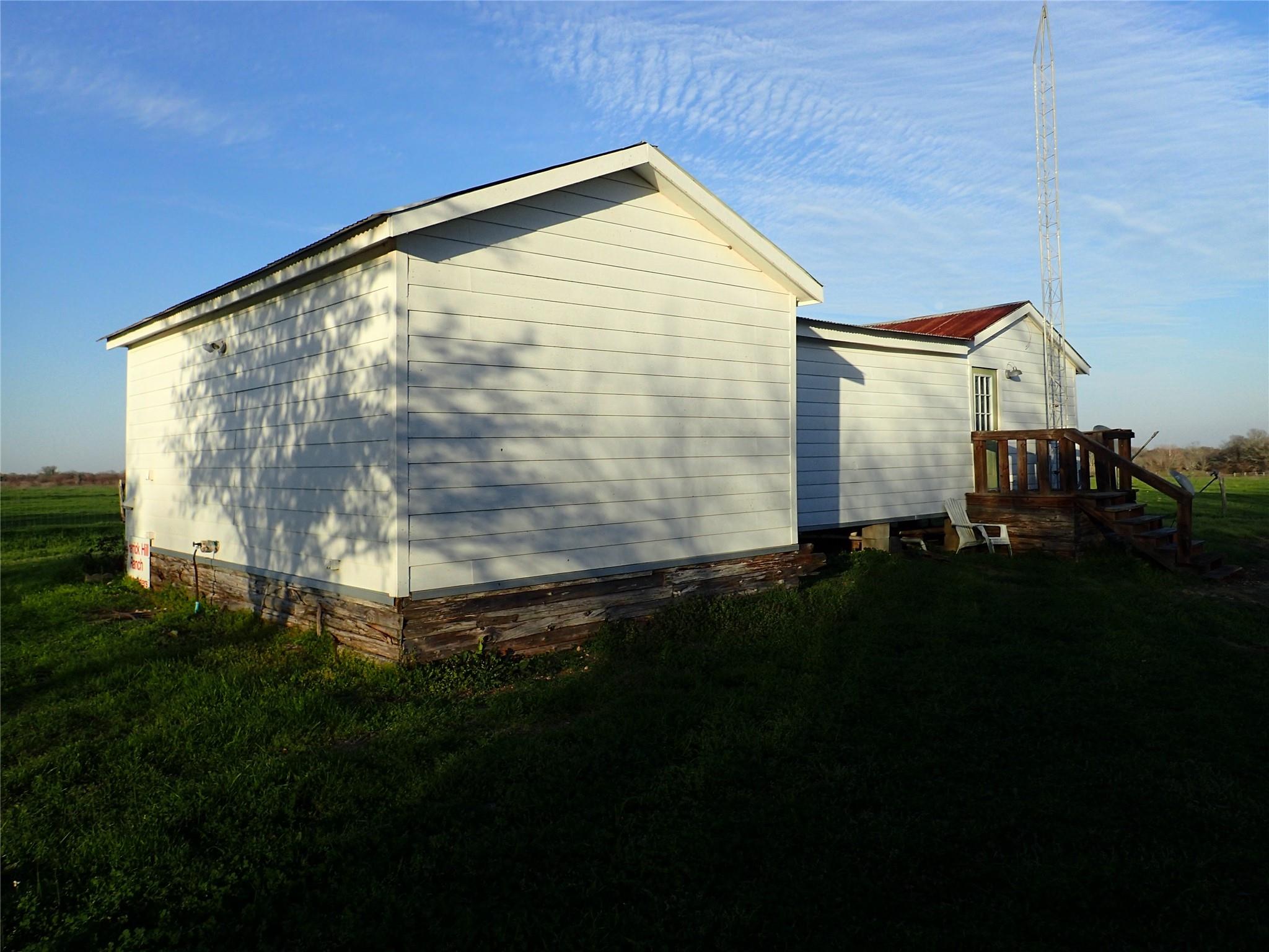 471 Fm 1296 Property Photo 23