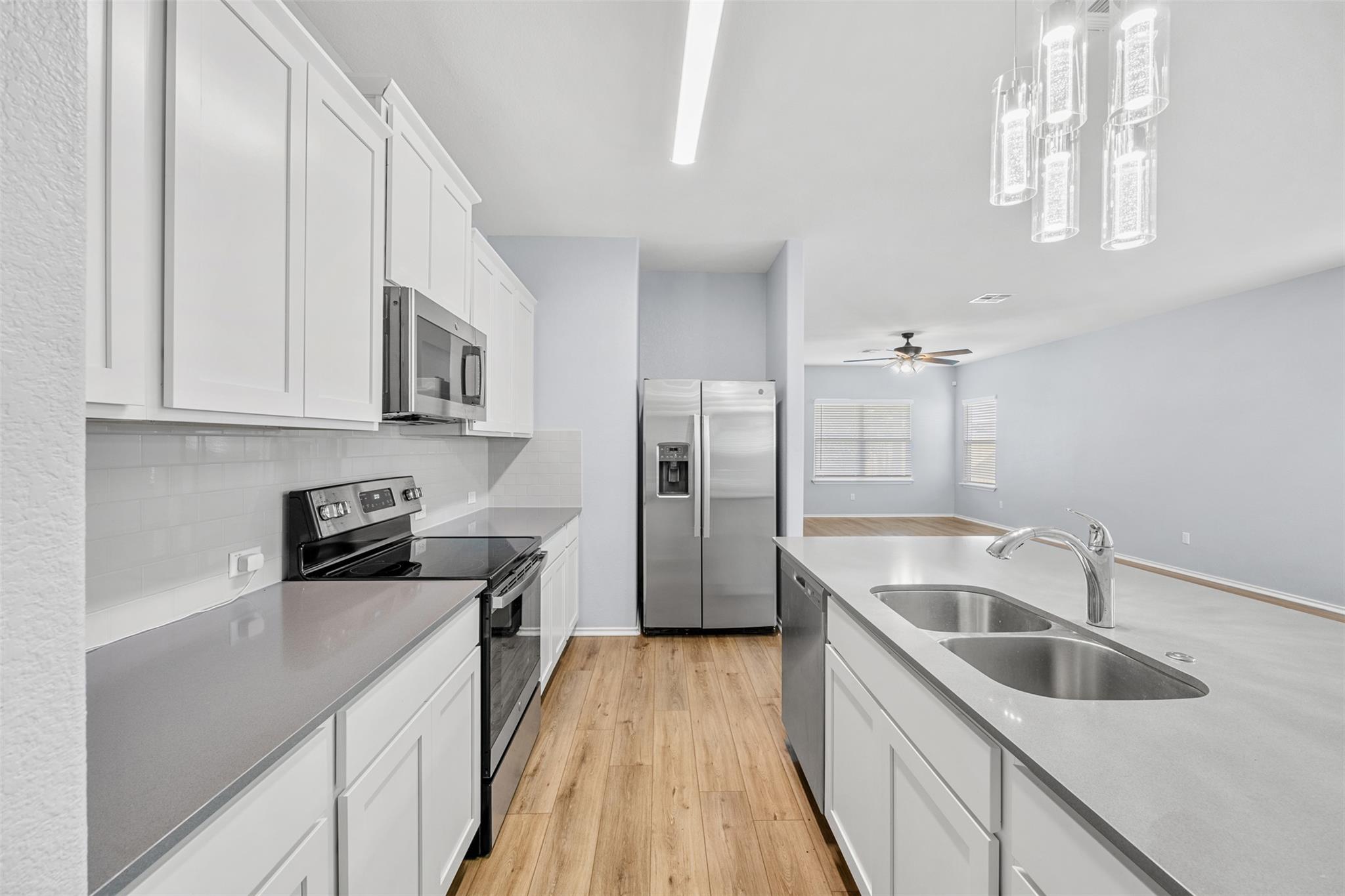 421 Perfect World Loop Property Photo 7