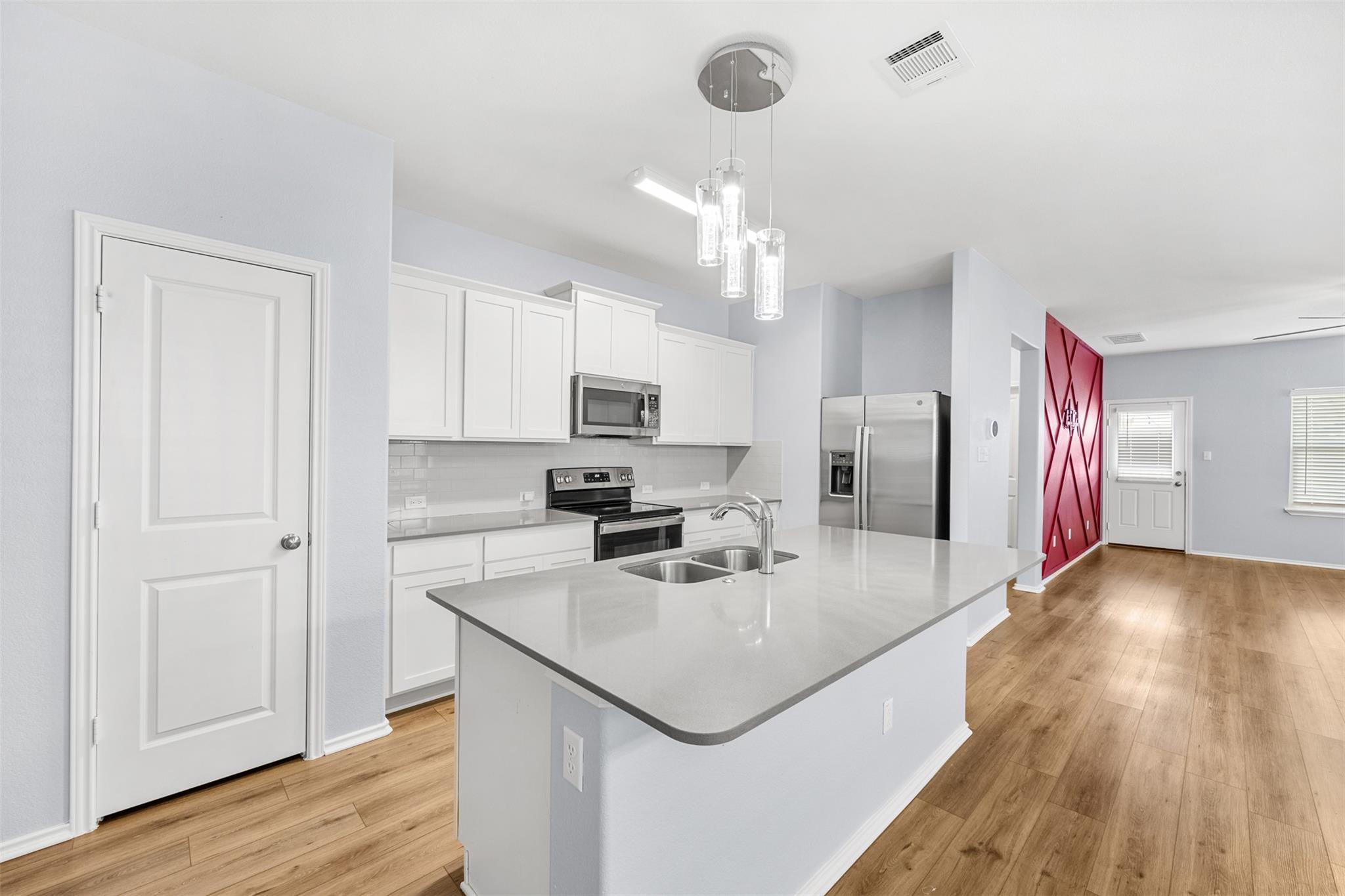 421 Perfect World Loop Property Photo 8