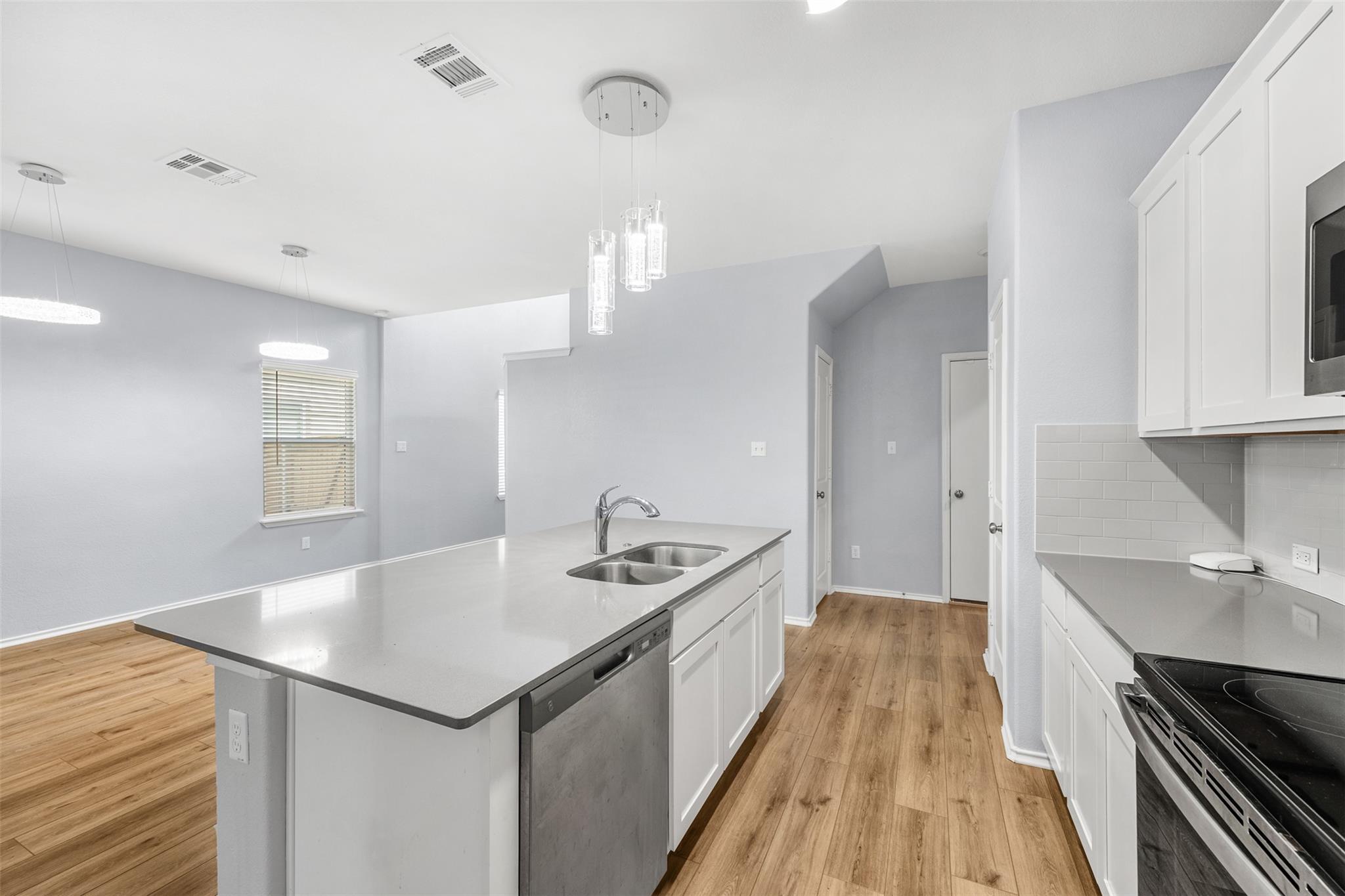421 Perfect World Loop Property Photo 9