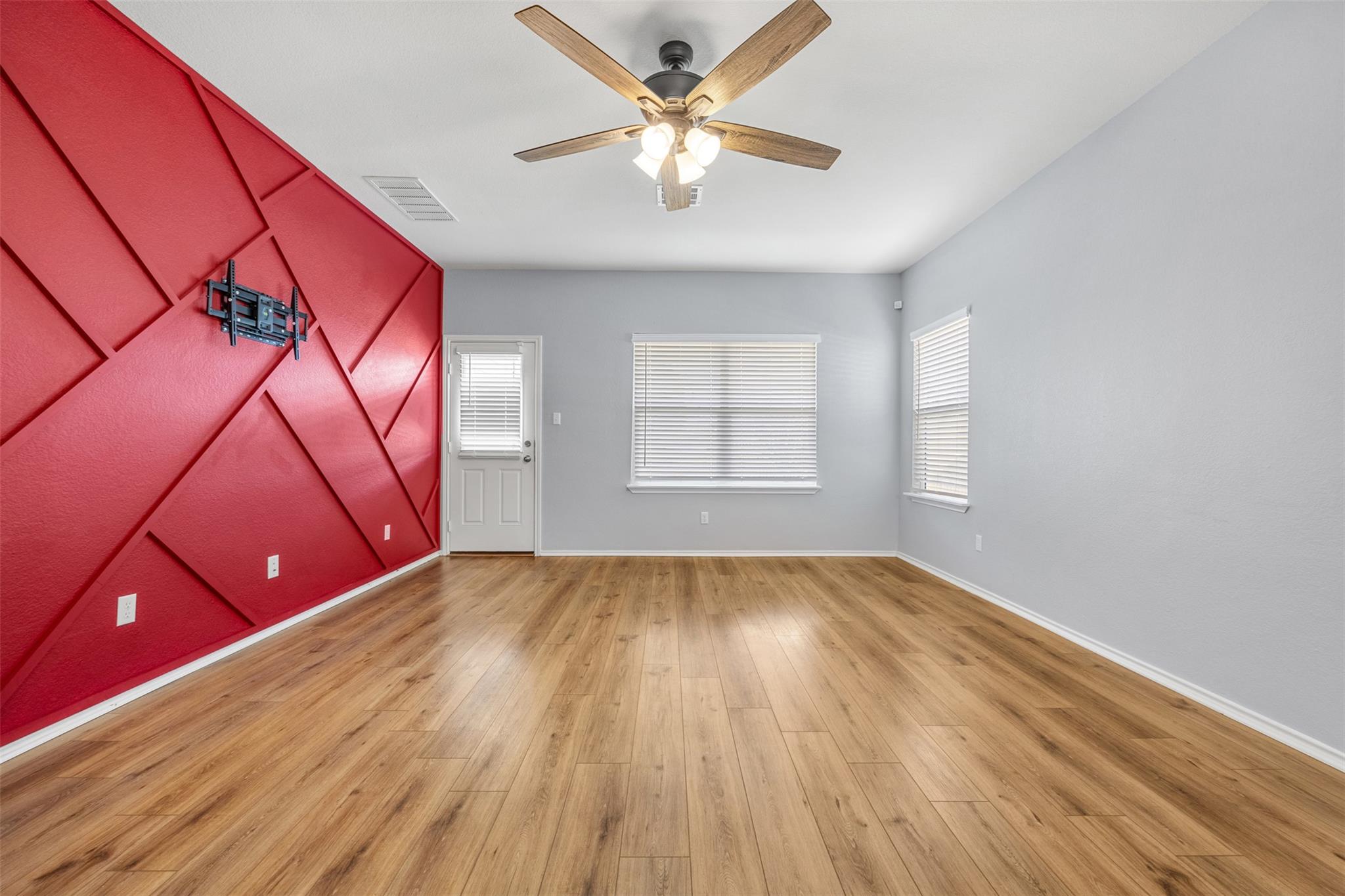 421 Perfect World Loop Property Photo 12