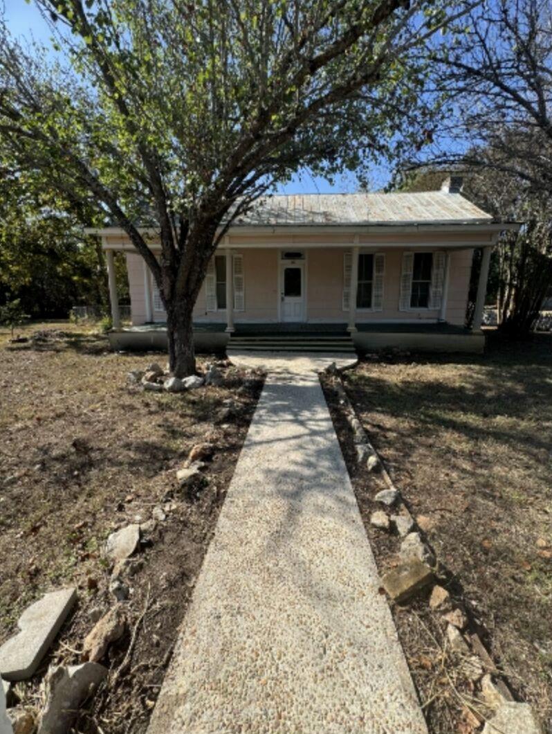 302 S Burleson St Property Photo 1
