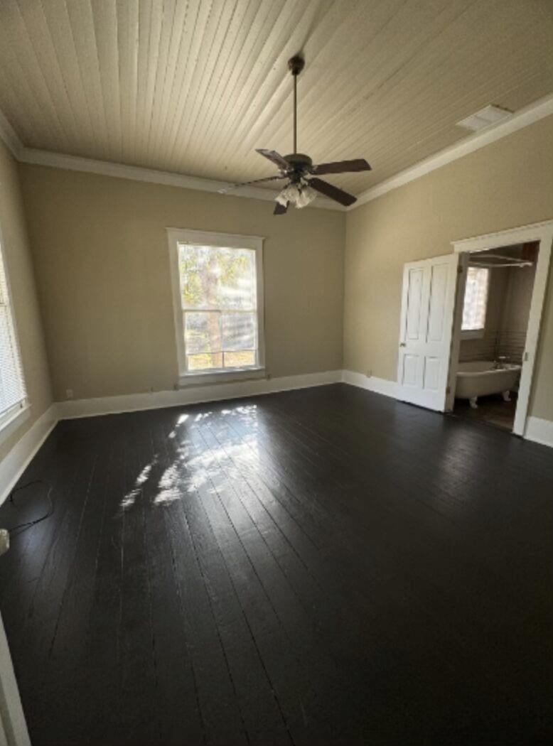302 S Burleson St Property Photo 4