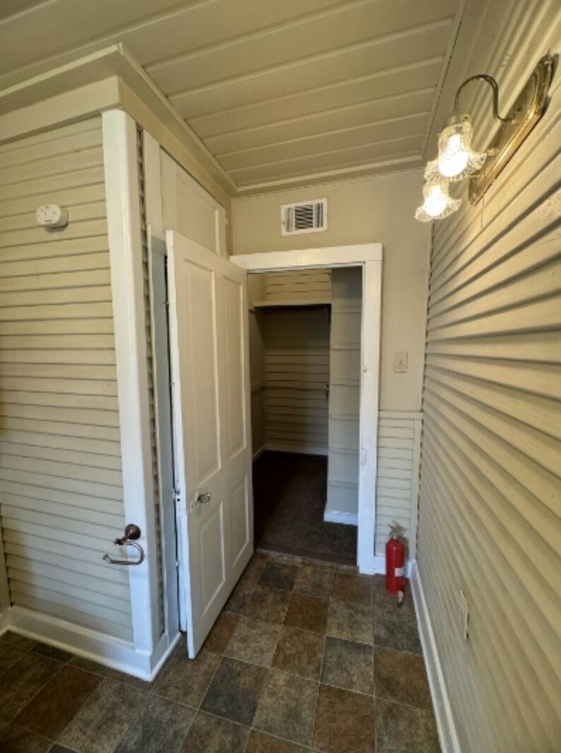 302 S Burleson St Property Photo 6
