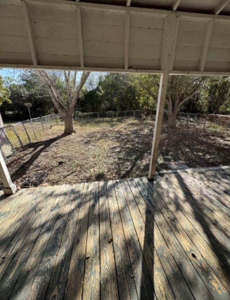 302 S Burleson St Property Photo 18