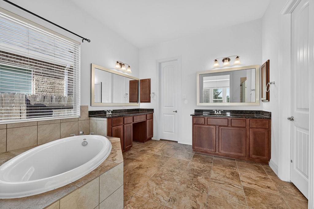4117 Brean Down Rd Property Photo 27