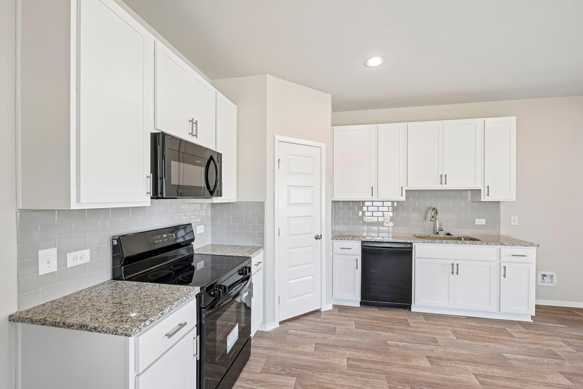 358 Golden Paint Trl Property Photo 7