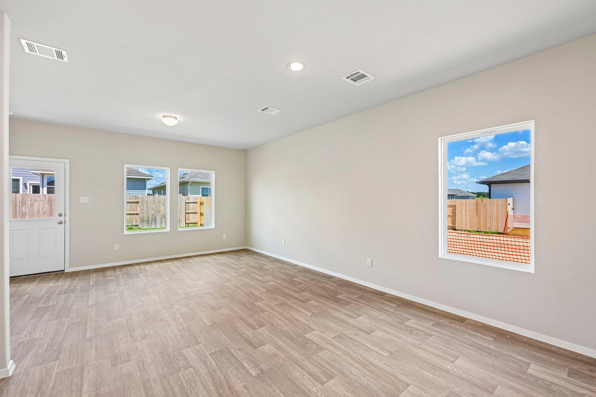 358 Golden Paint Trl Property Photo 9