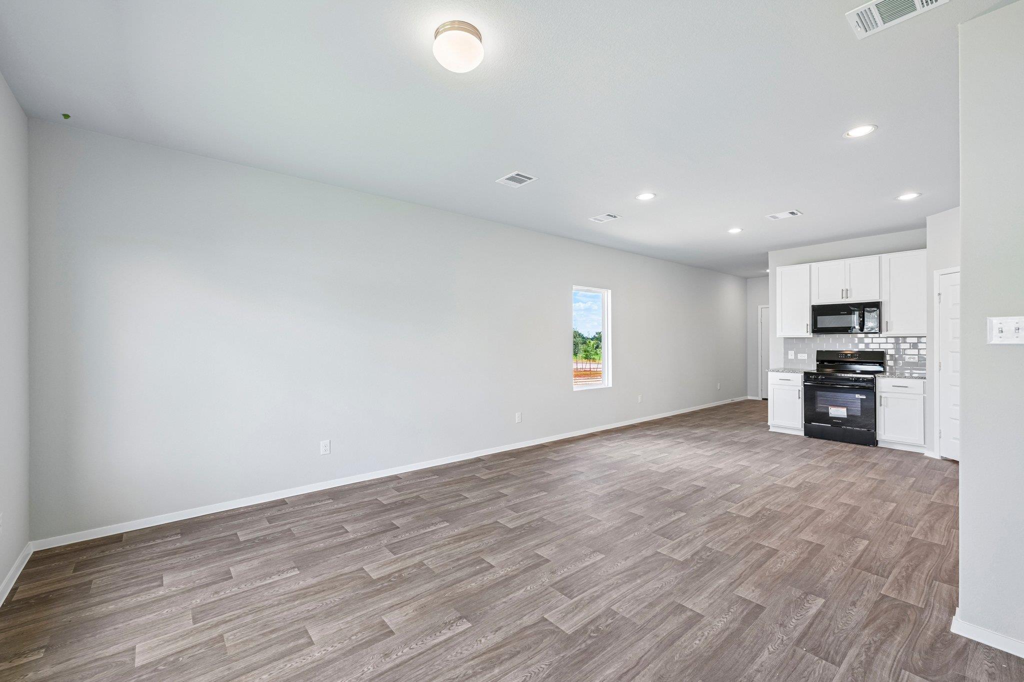 358 Golden Paint Trl Property Photo 11
