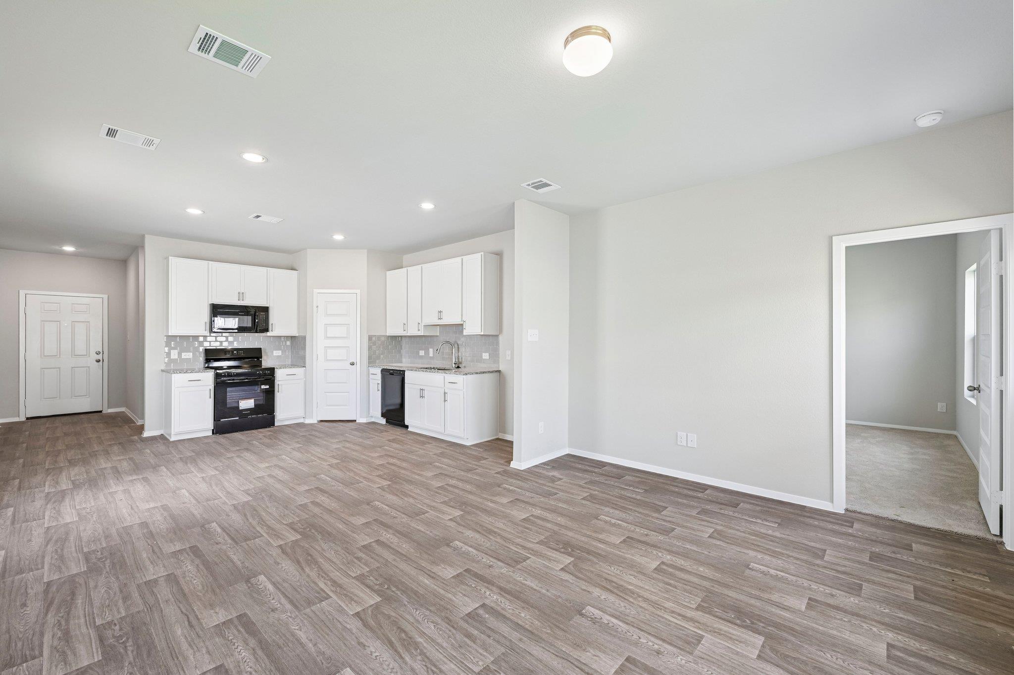 358 Golden Paint Trl Property Photo 12