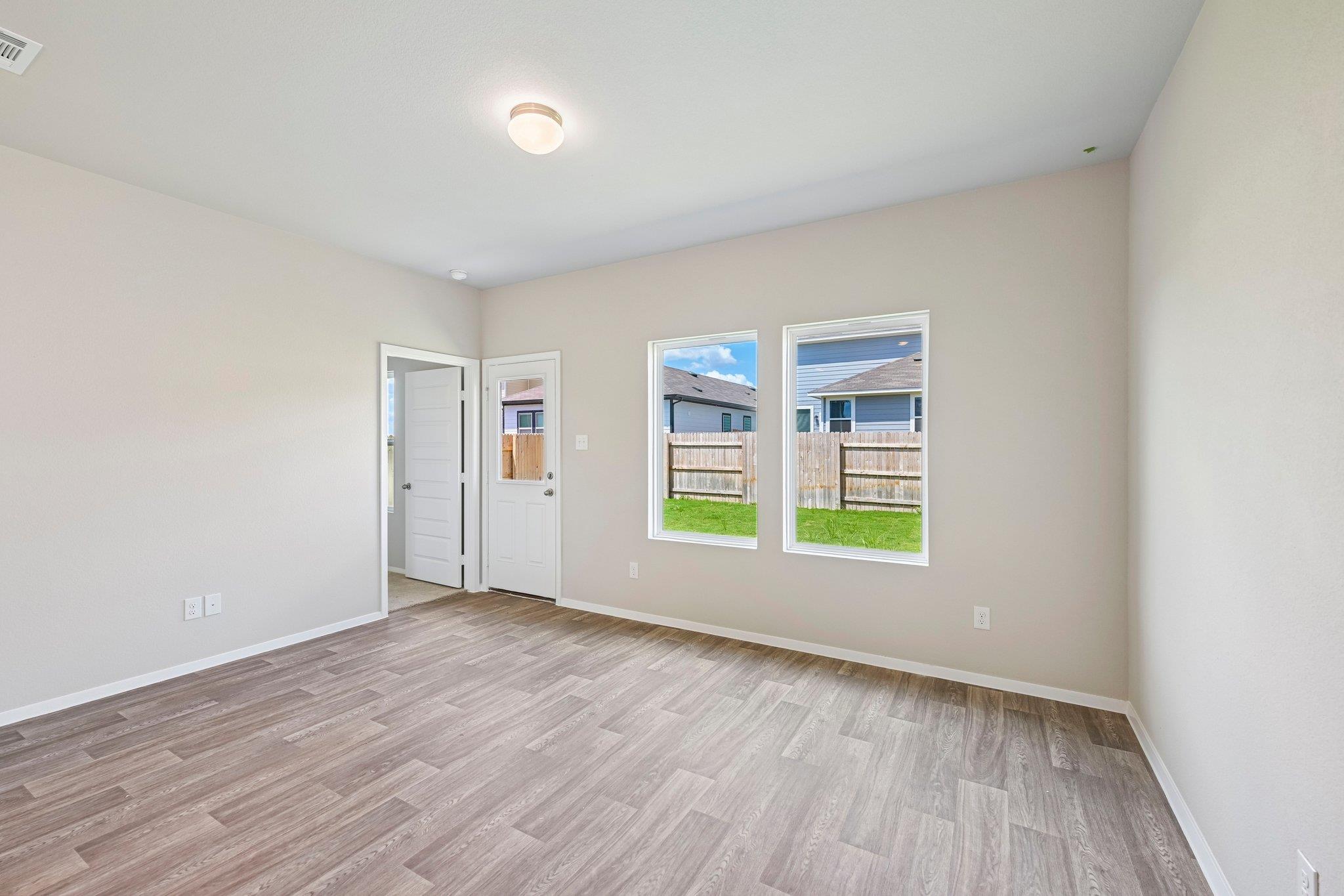 358 Golden Paint Trl Property Photo 13