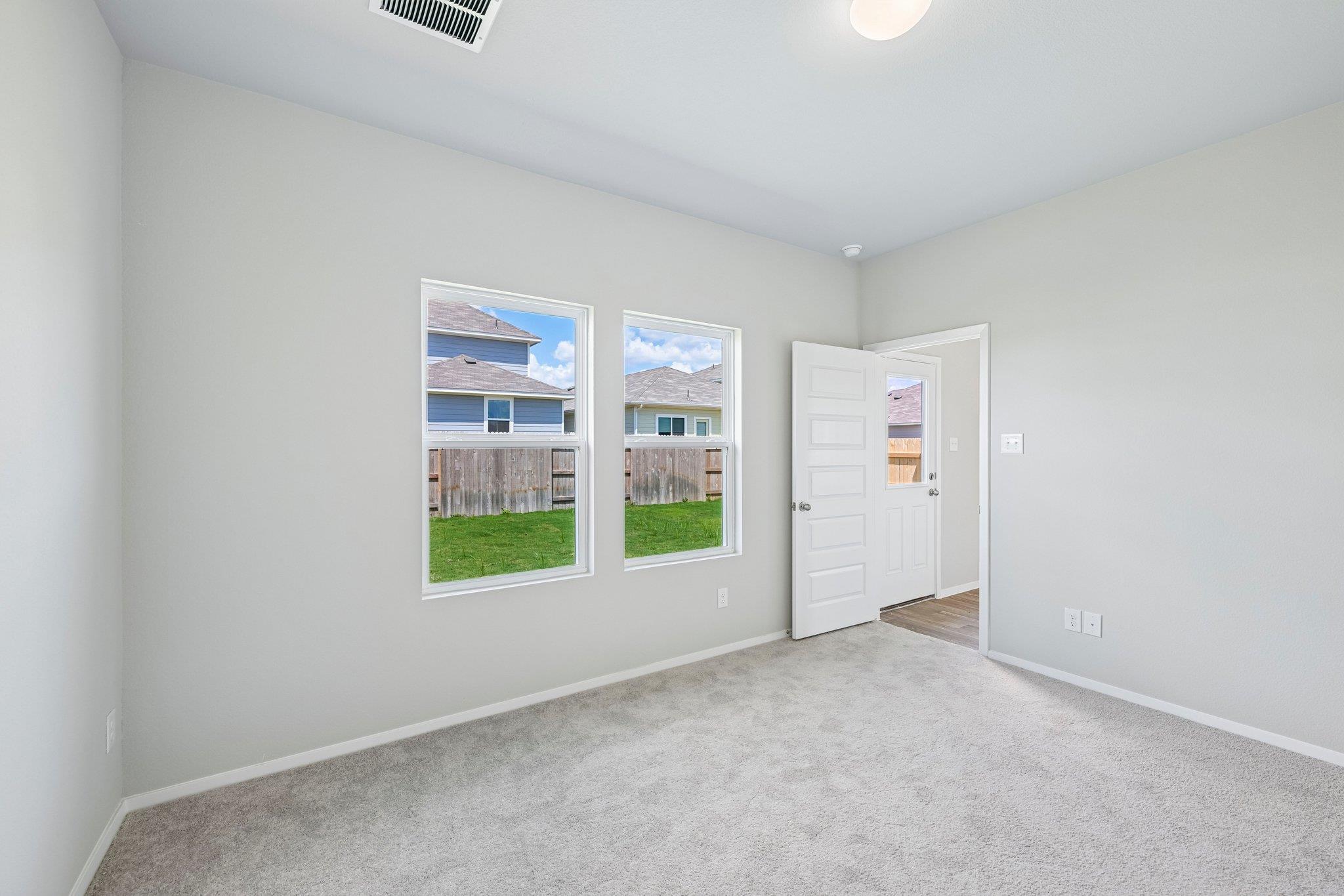 358 Golden Paint Trl Property Photo 14