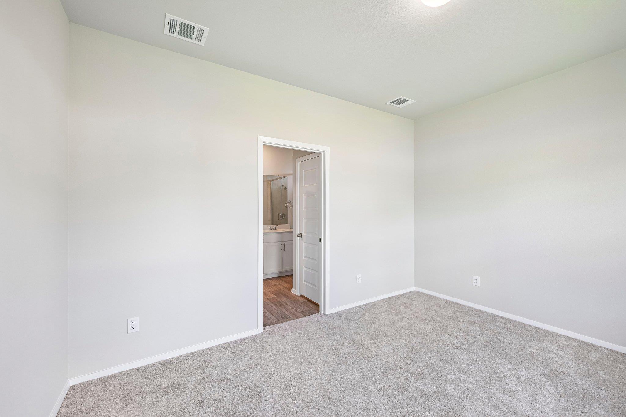 358 Golden Paint Trl Property Photo 15
