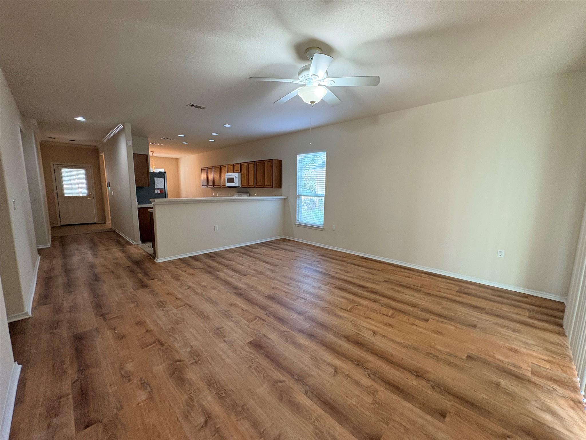 318 Crockett Loop Property Photo 5