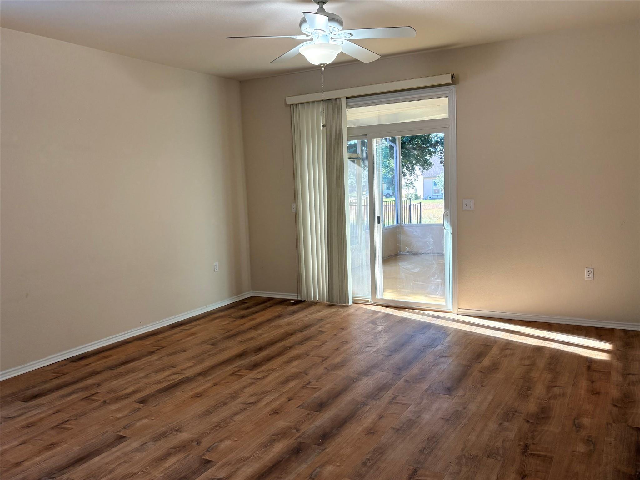318 Crockett Loop Property Photo 6